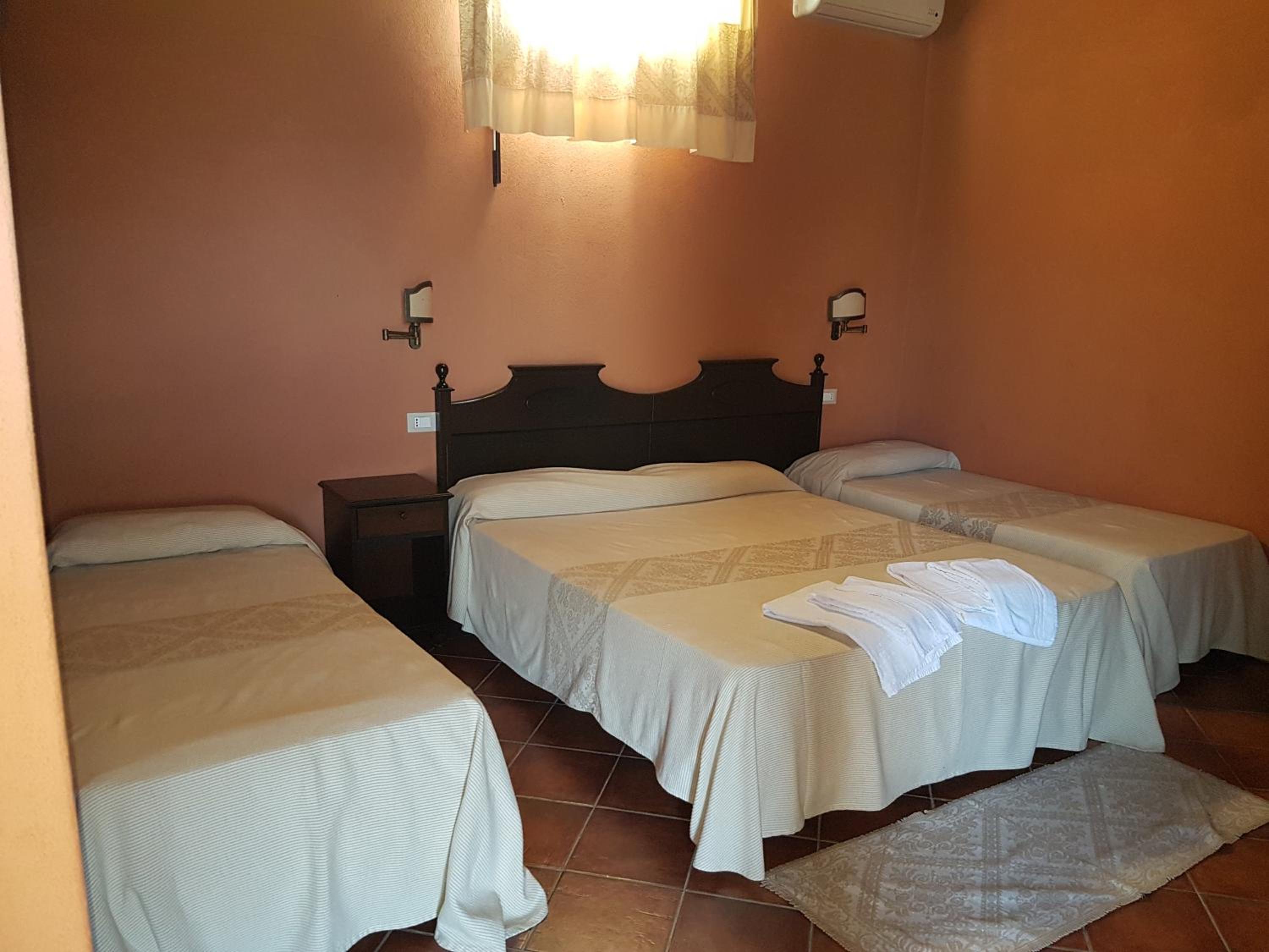 Quadruple Room - Photo 1