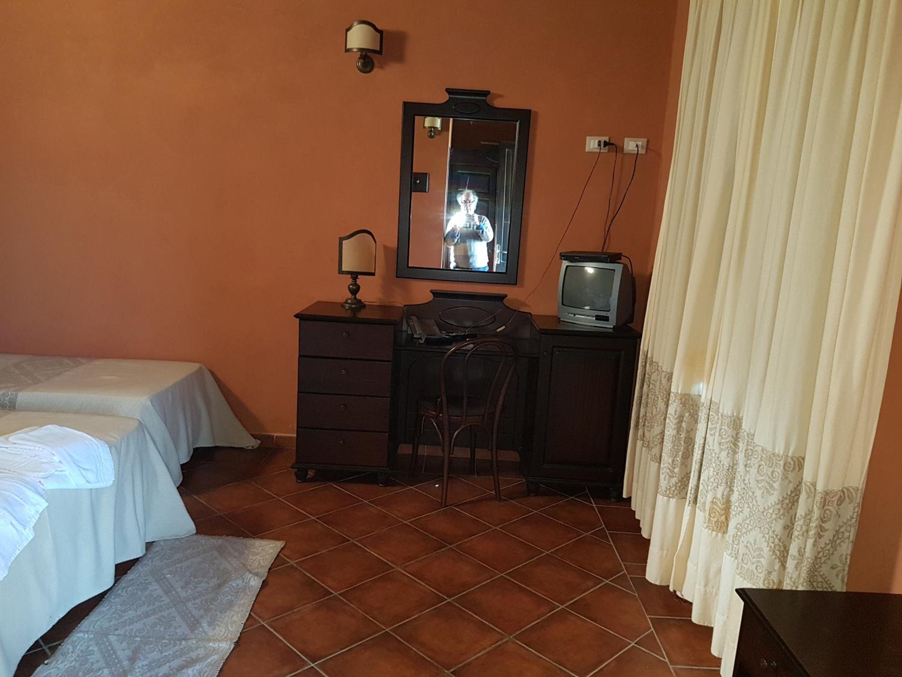 Double Room - Photo 5