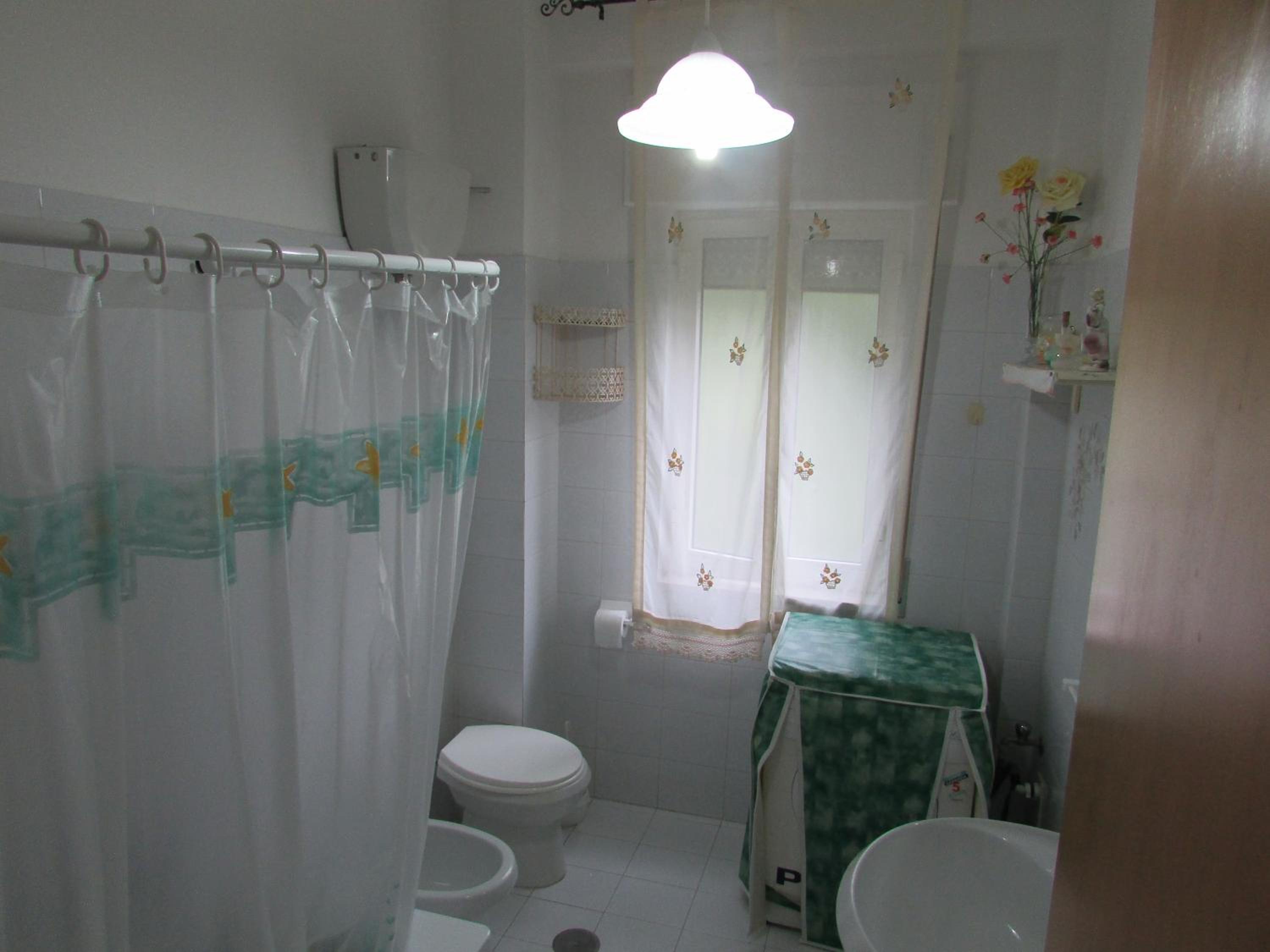 Quadruple Room with Private Bathroom photo 3