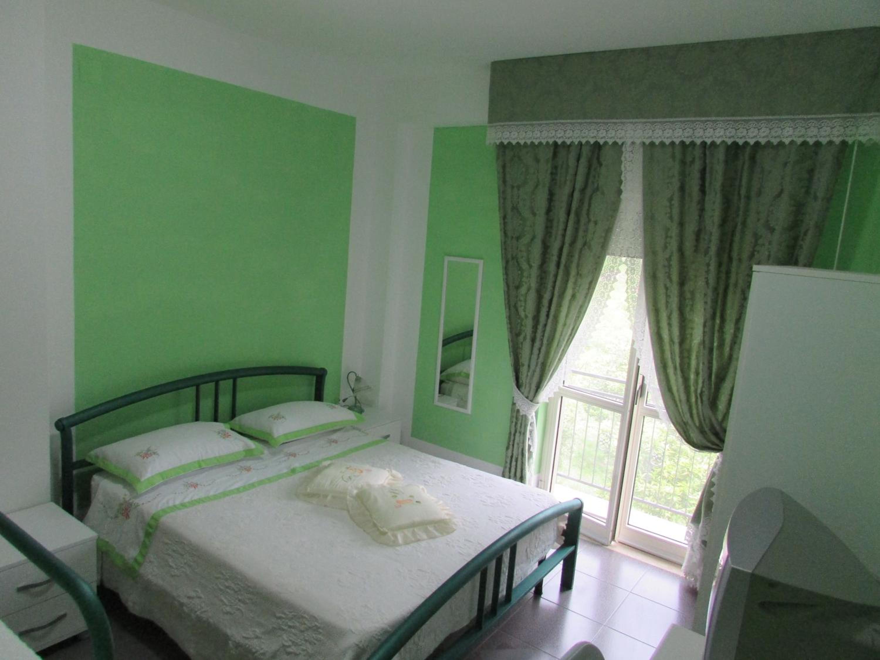 Quadruple Room with Private Bathroom photo 1