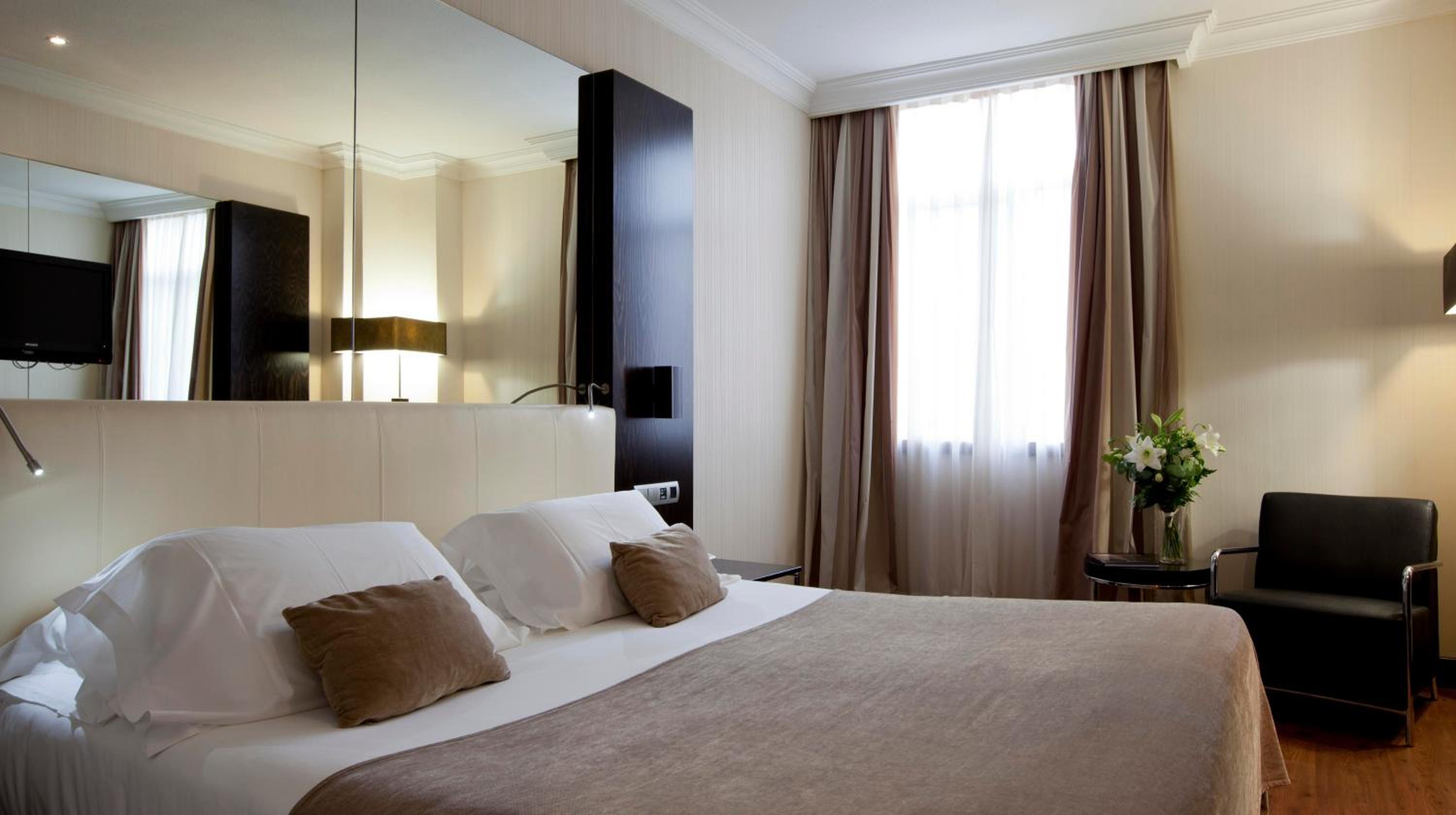 Double or Twin Room - Photo 5