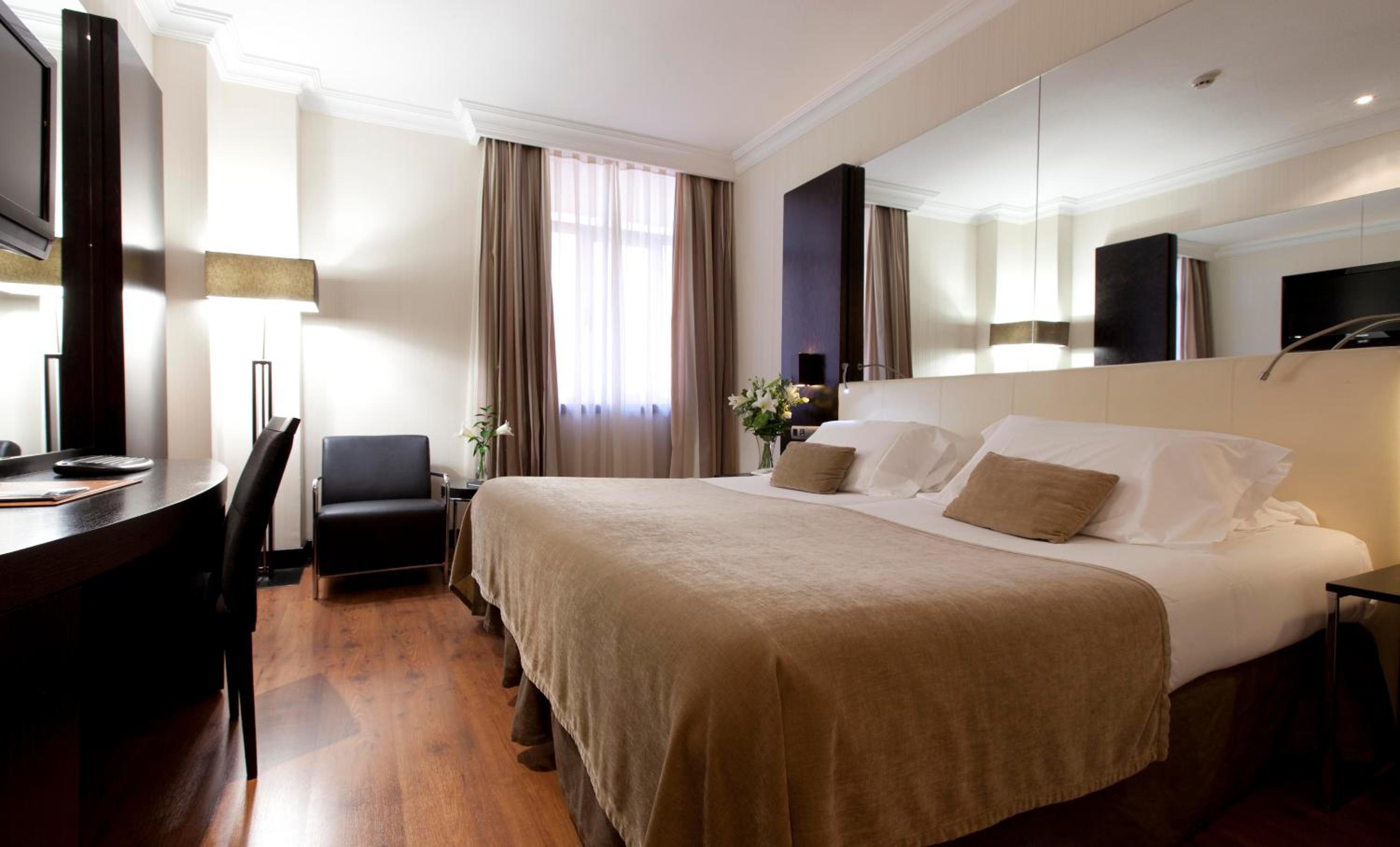 Double or Twin Room - Photo 6