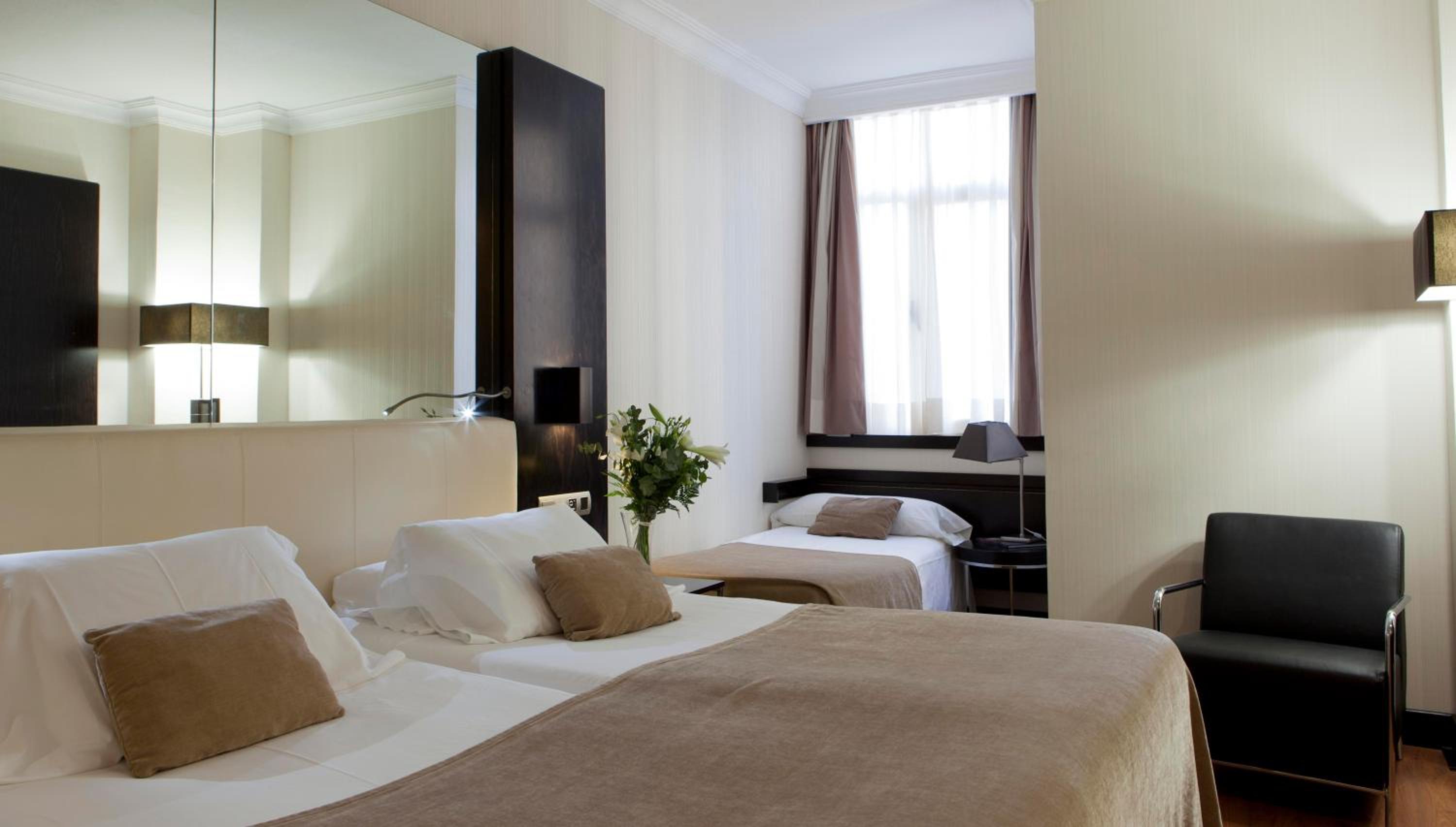 Triple Room (3 Adults) - Photo 7