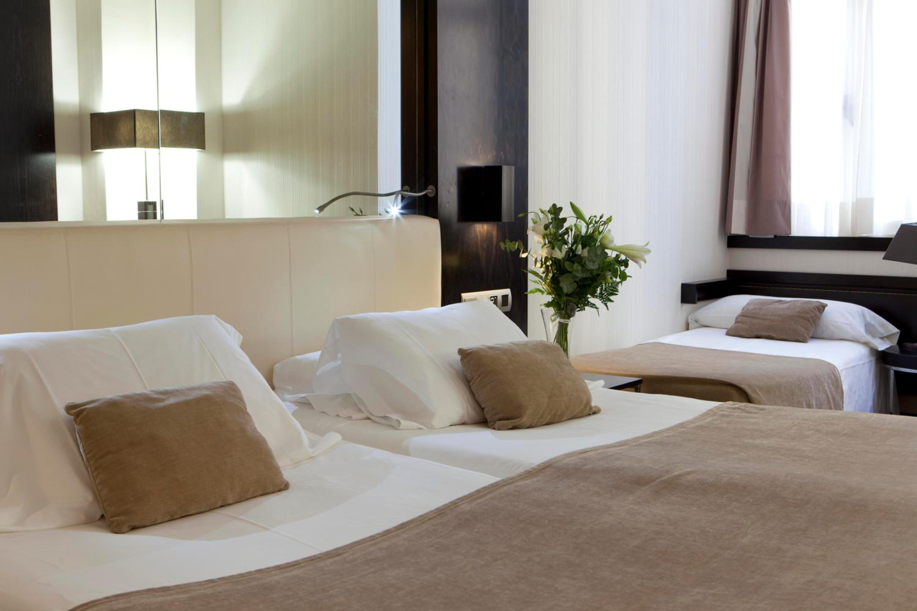 Triple Room (3 Adults) - Photo 6