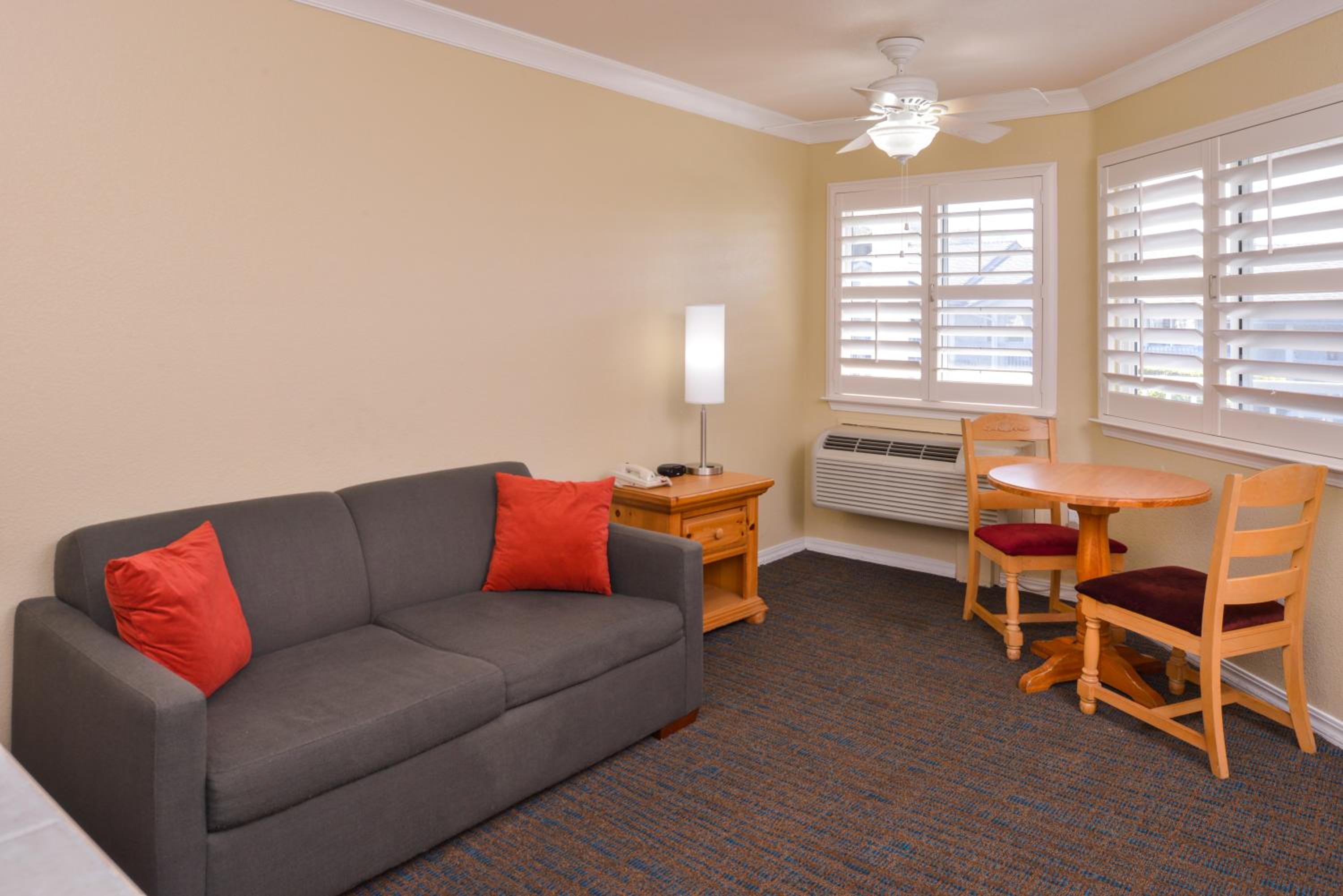 King Suite - Photo 3
