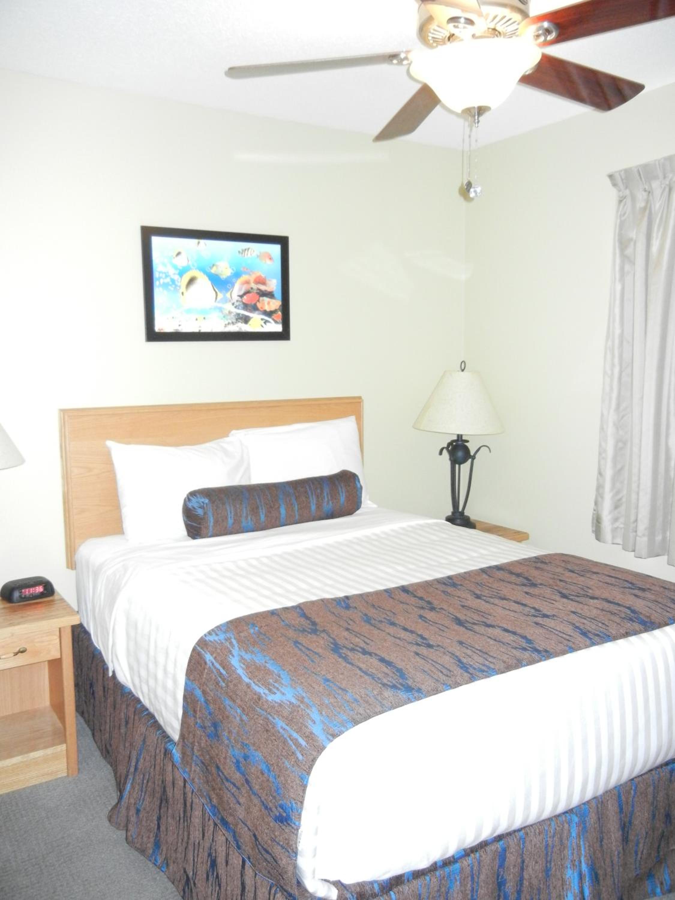 Suite with Lakeview - Non Pet Friendly - Photo 2