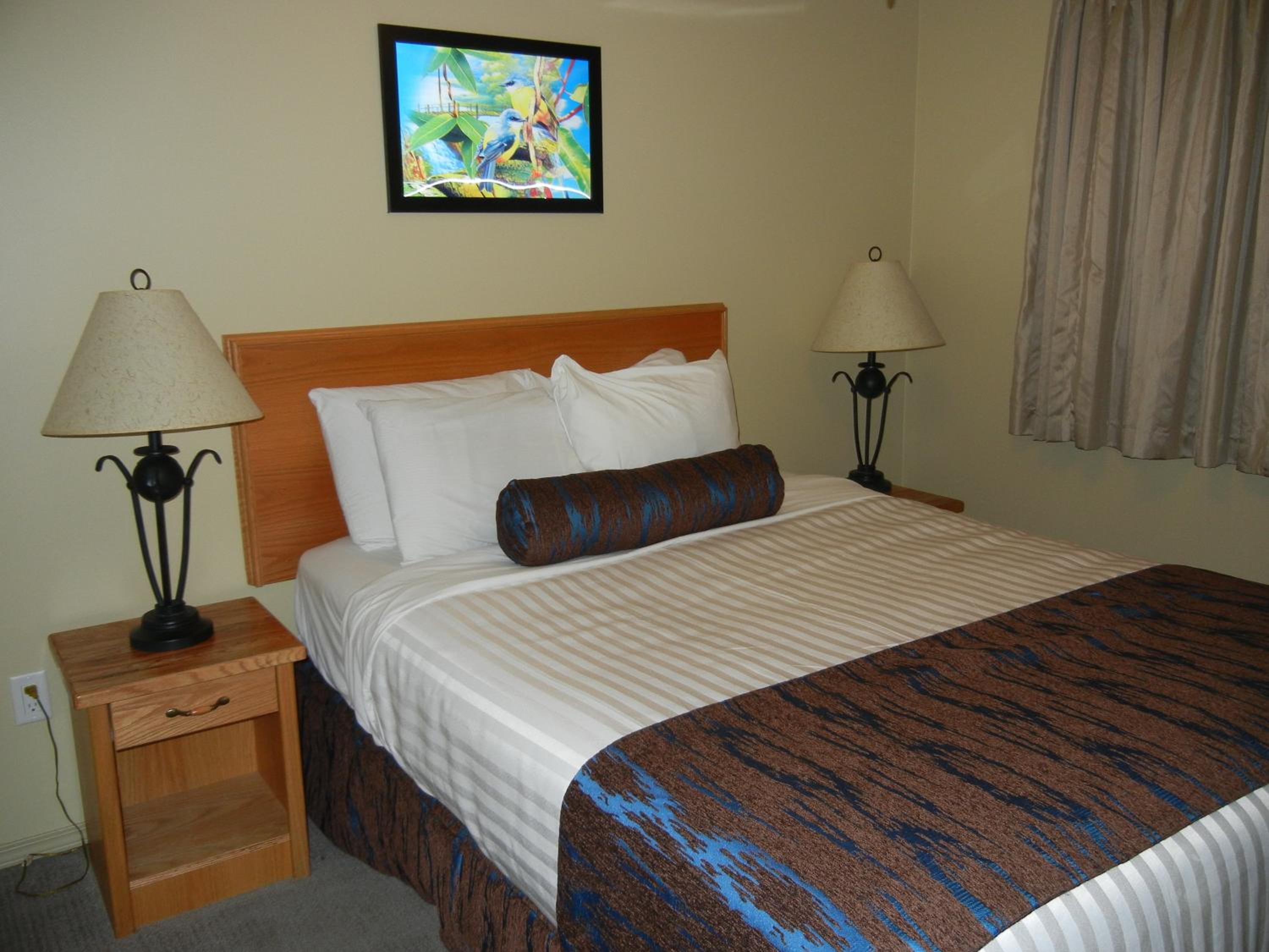 Suite with Lakeview - Non Pet Friendly - Photo 5