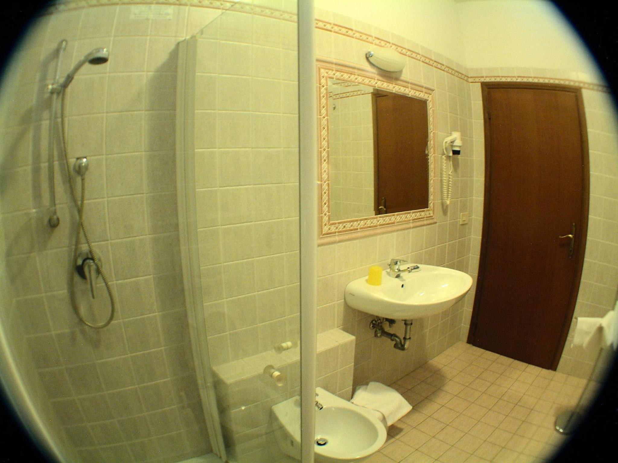 Double or Twin Room - Photo 5