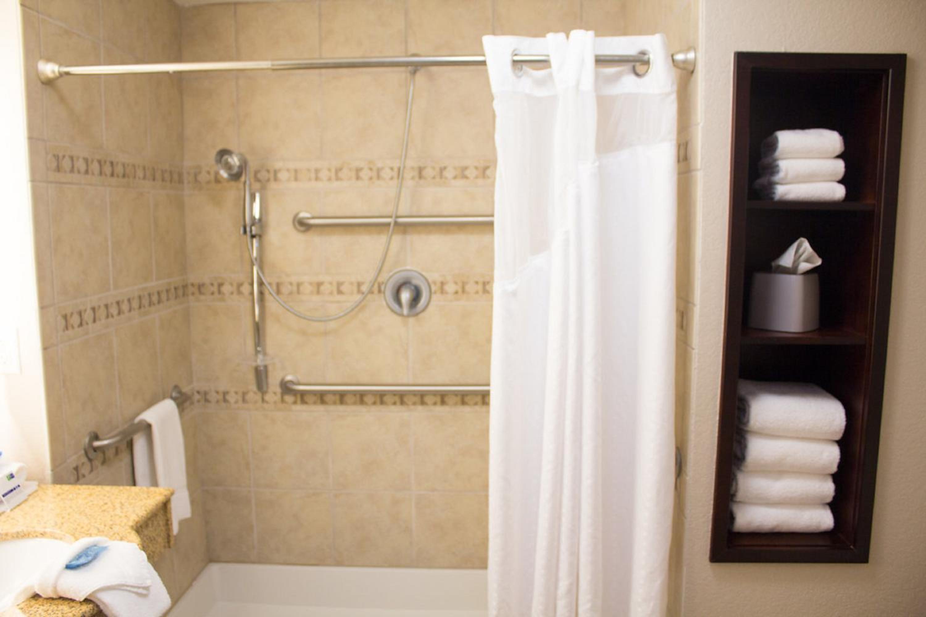 King Room with Mobility Accessible Tub - Photo 3