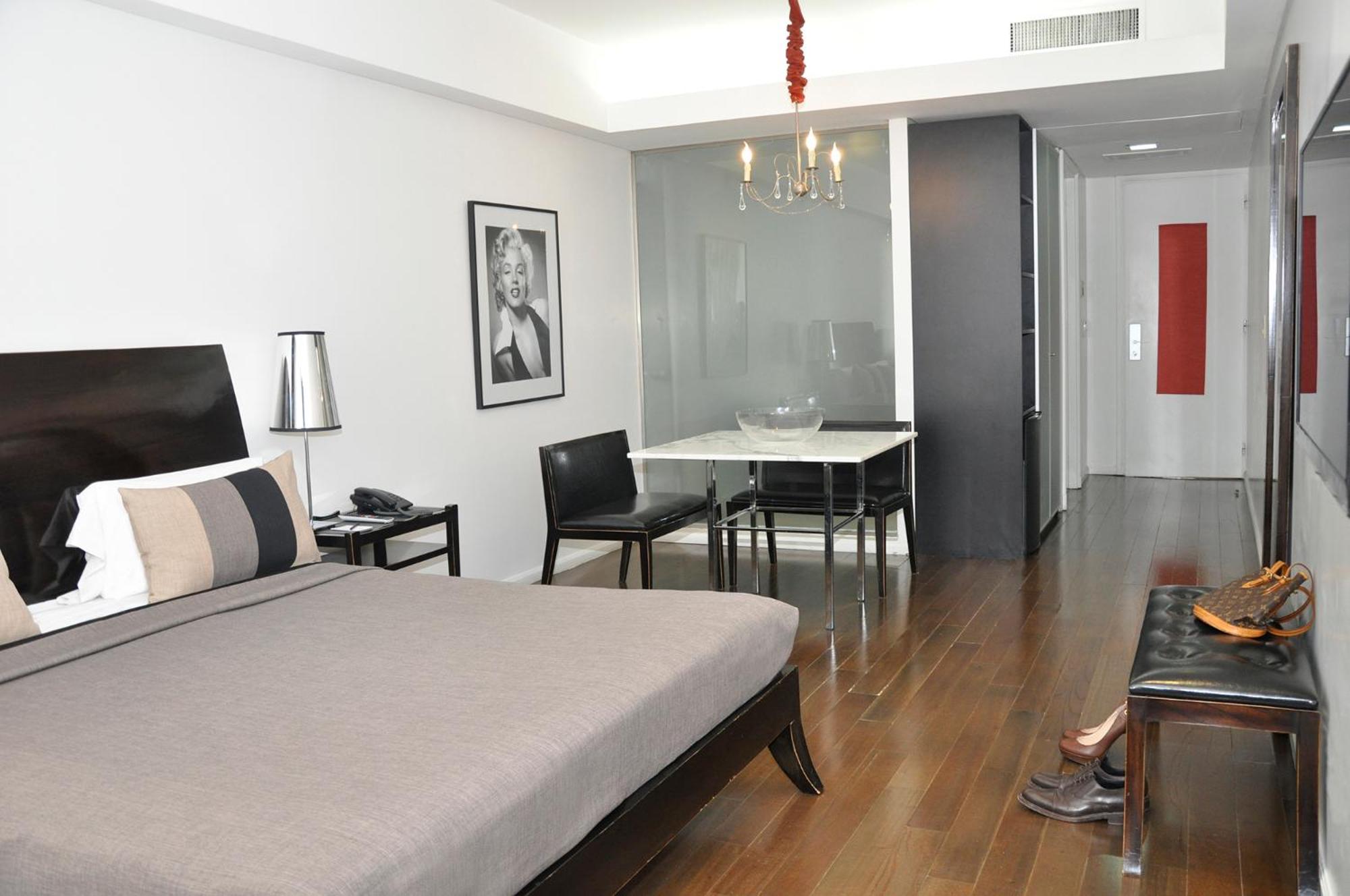 Superior Double Room thumbnail 6