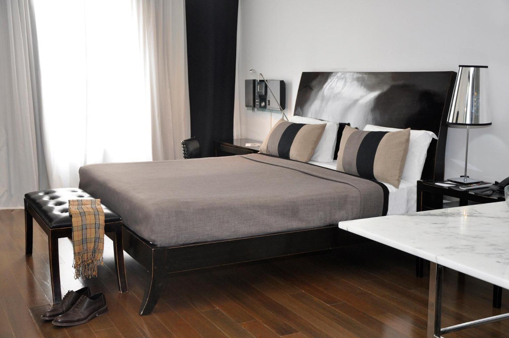 Superior Double Room thumbnail 6