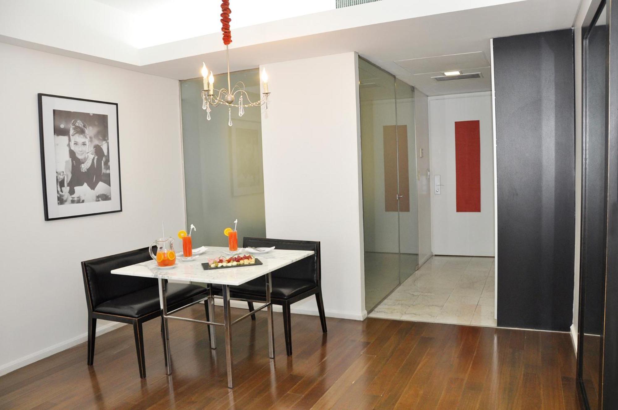 Superior Twin Room thumbnail 5