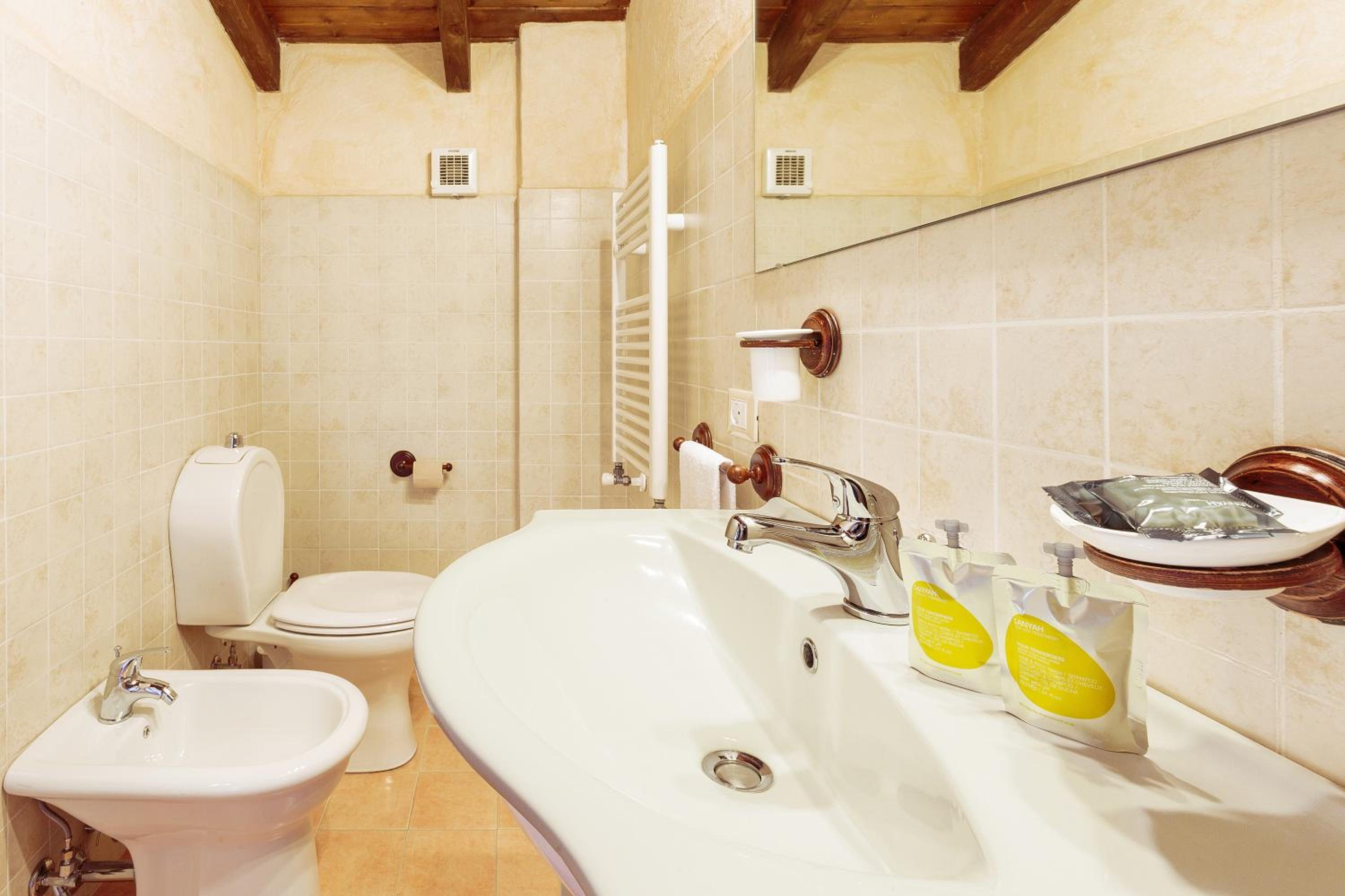 Double Room - Photo 2