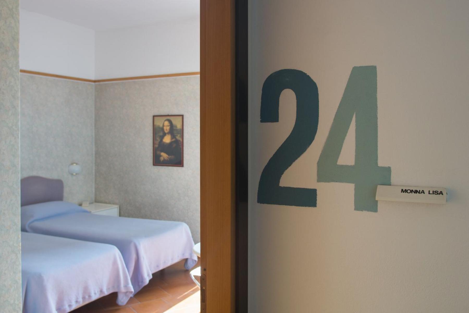 Triple Room with Private Bathroom photo 2