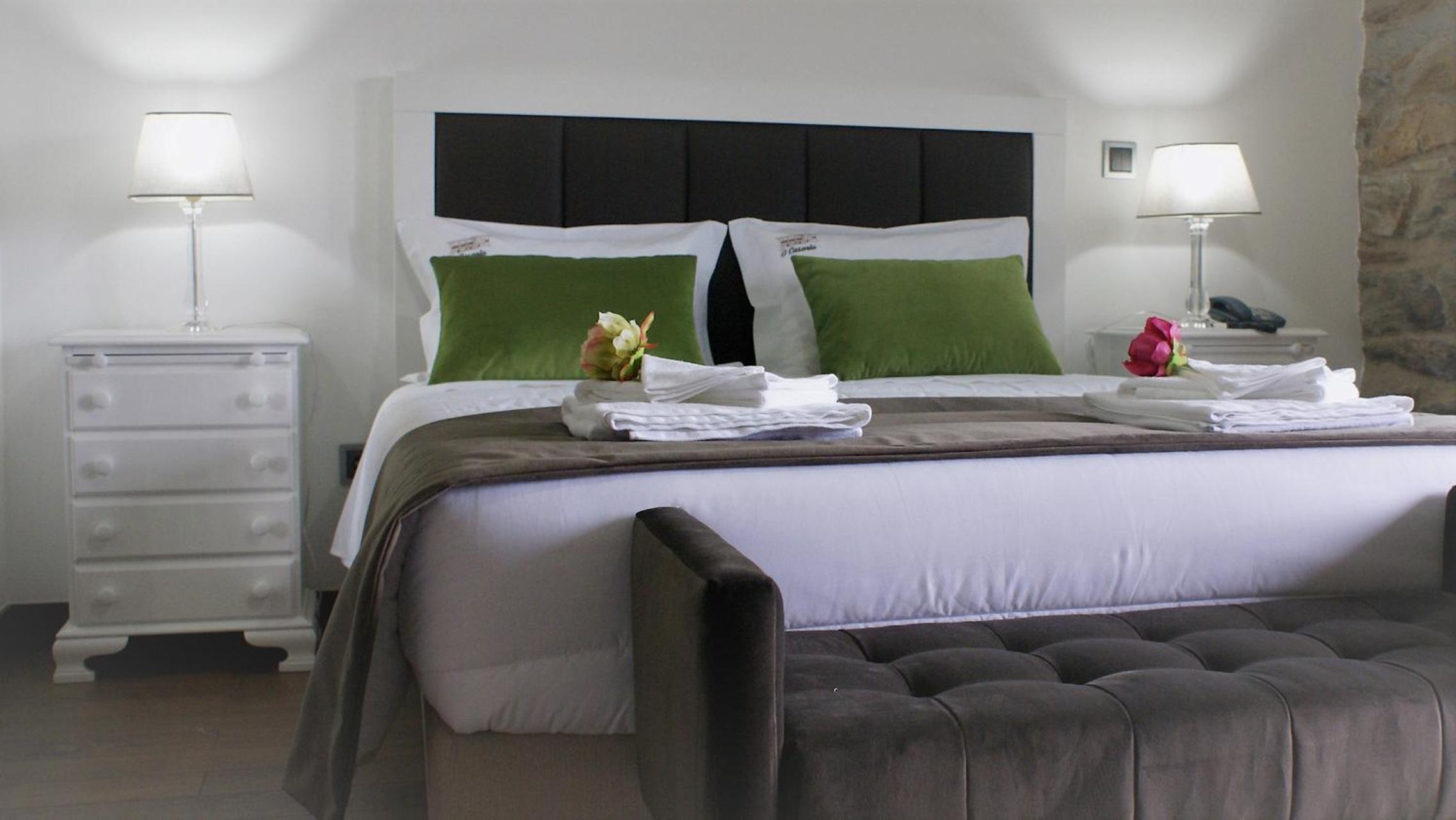 King Suite with Balcony - Photo 4