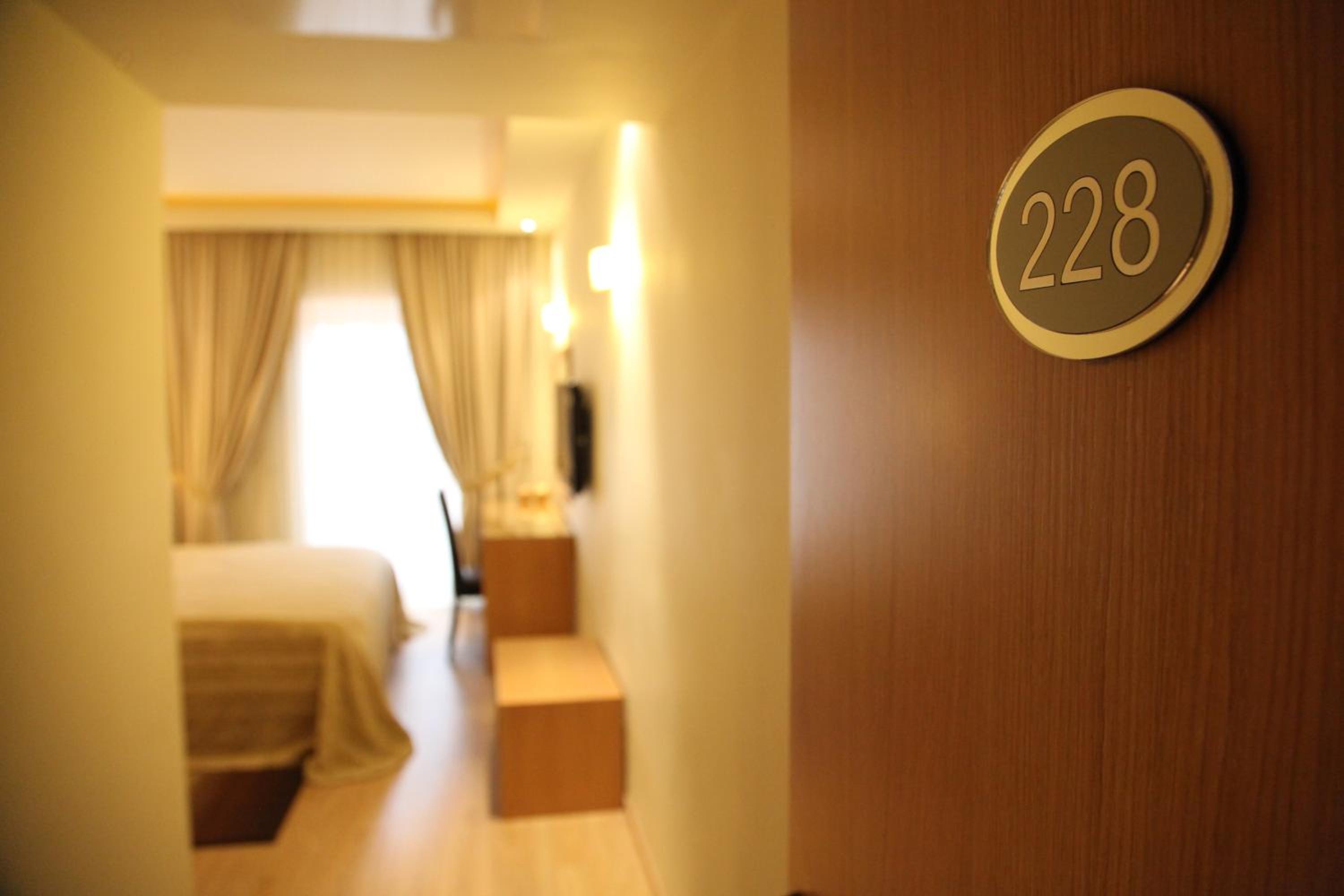 Double or Twin Room - Photo 8