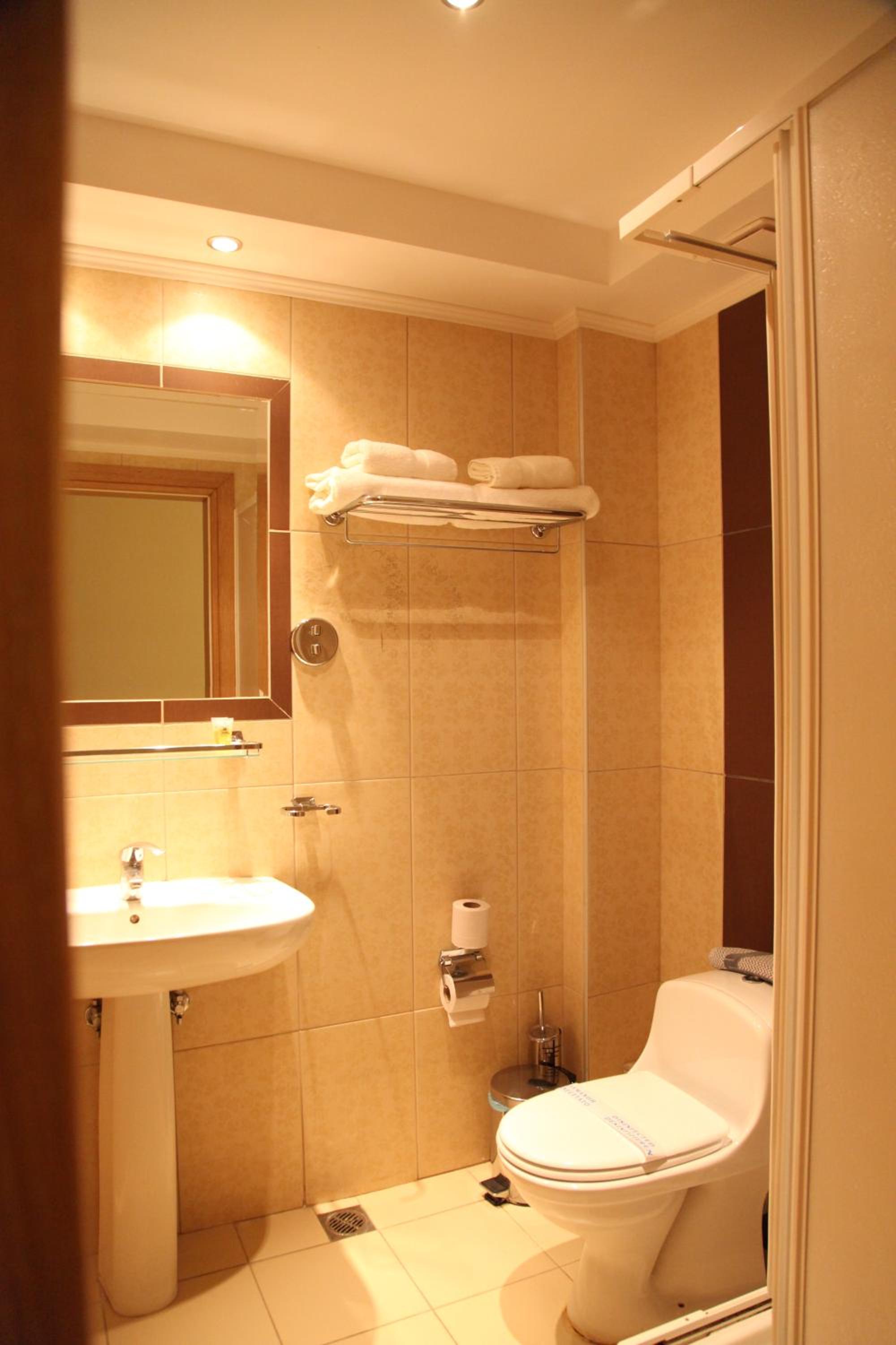 Double or Twin Room - Photo 11