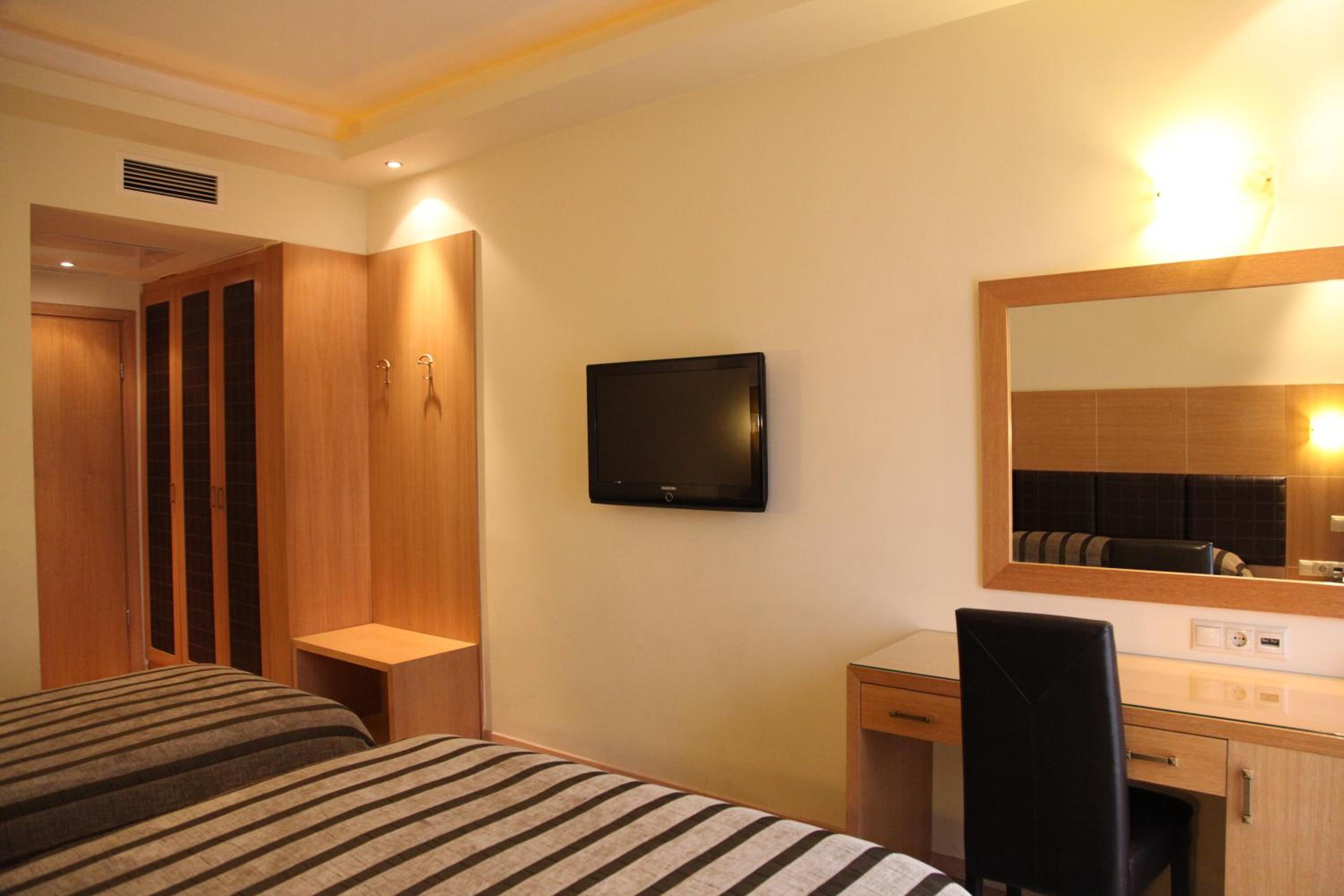 Triple Room - Photo 6