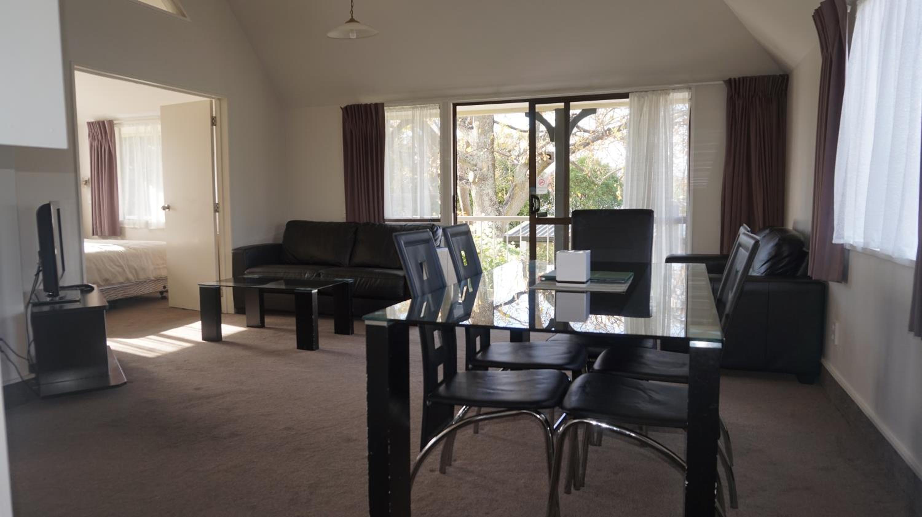 Superior Two-Bedroom Apartment - 2 - Photo 4