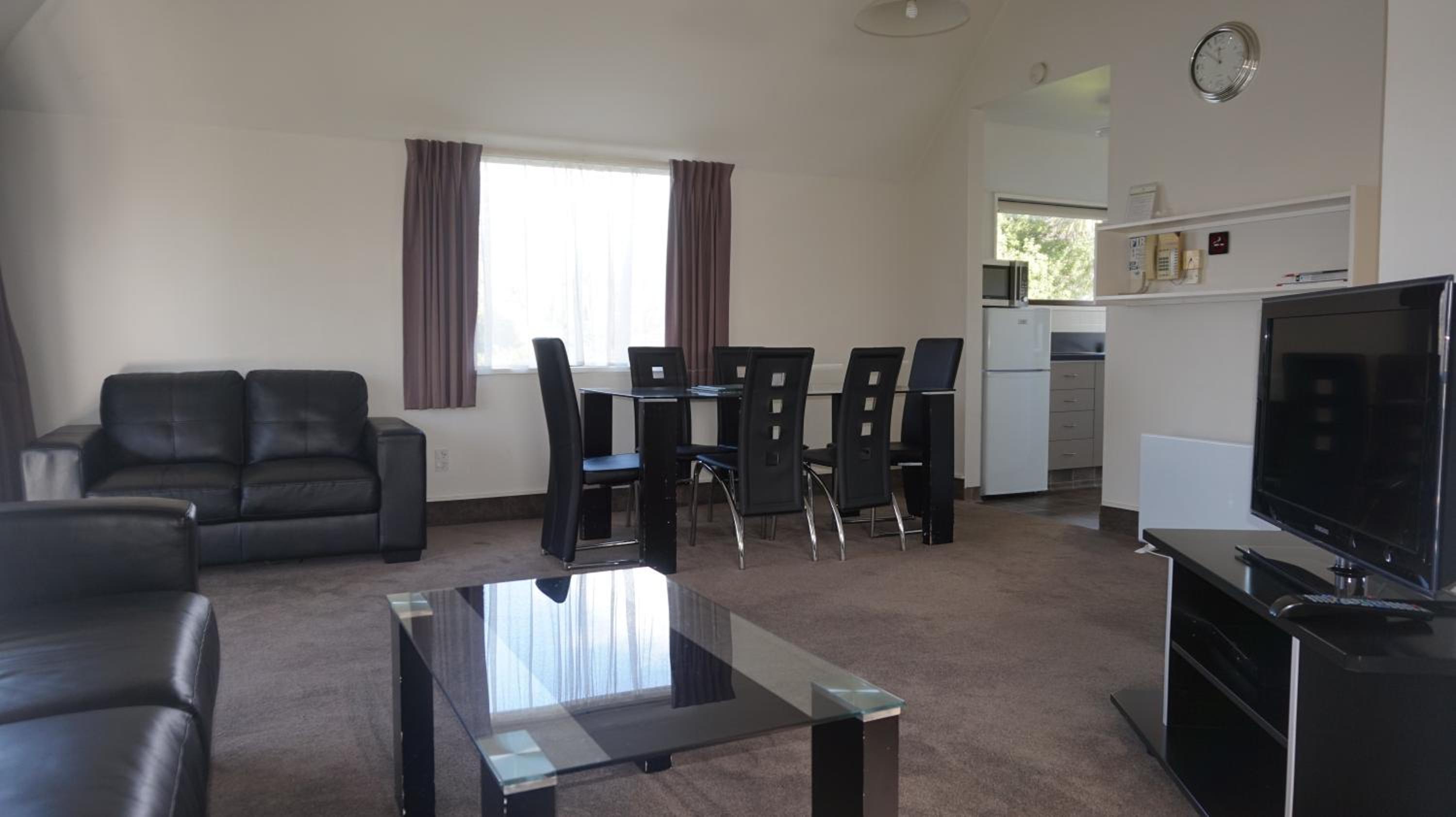 Superior Two-Bedroom Apartment - 2 - Photo 9
