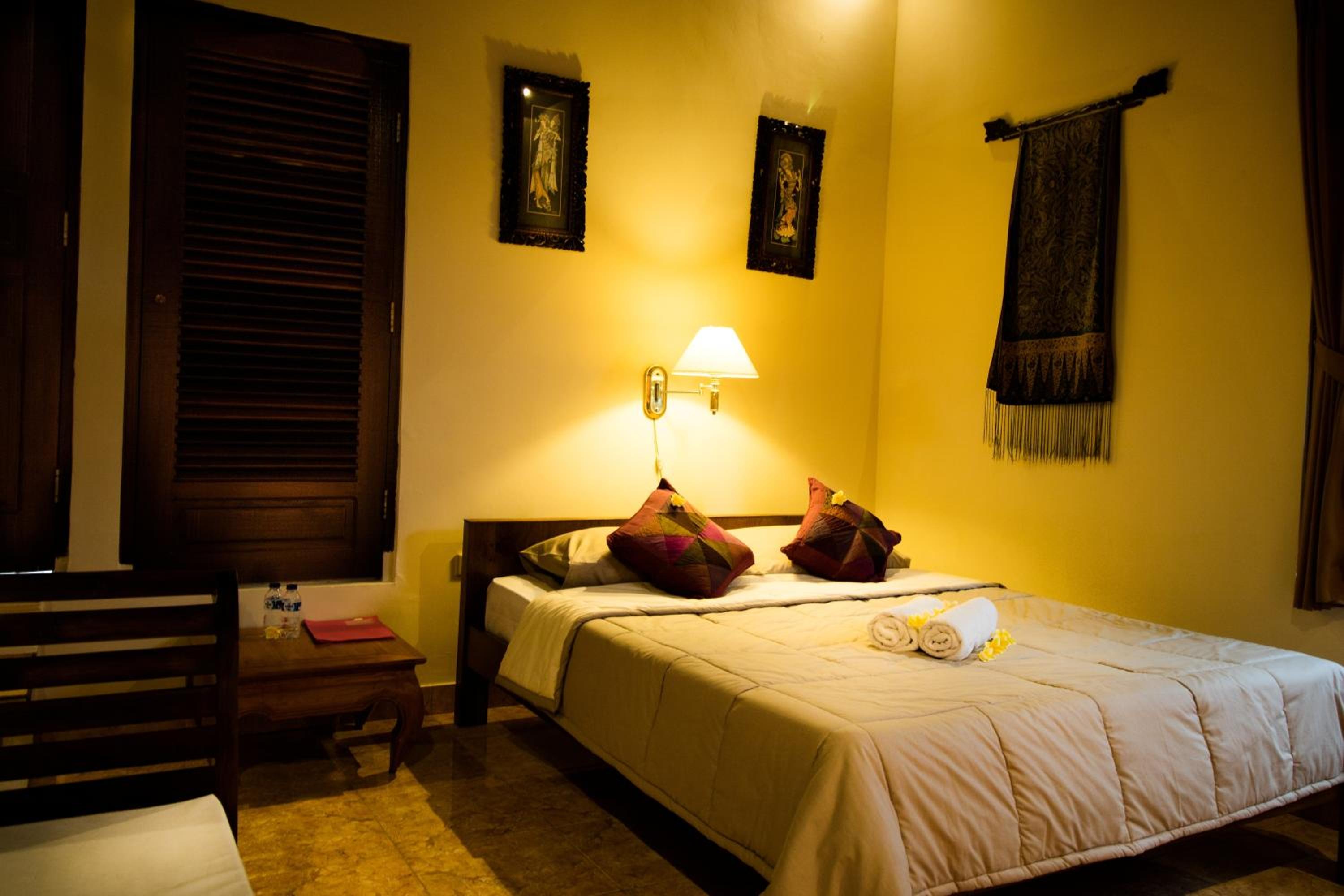 Standard Queen Room - Photo 10