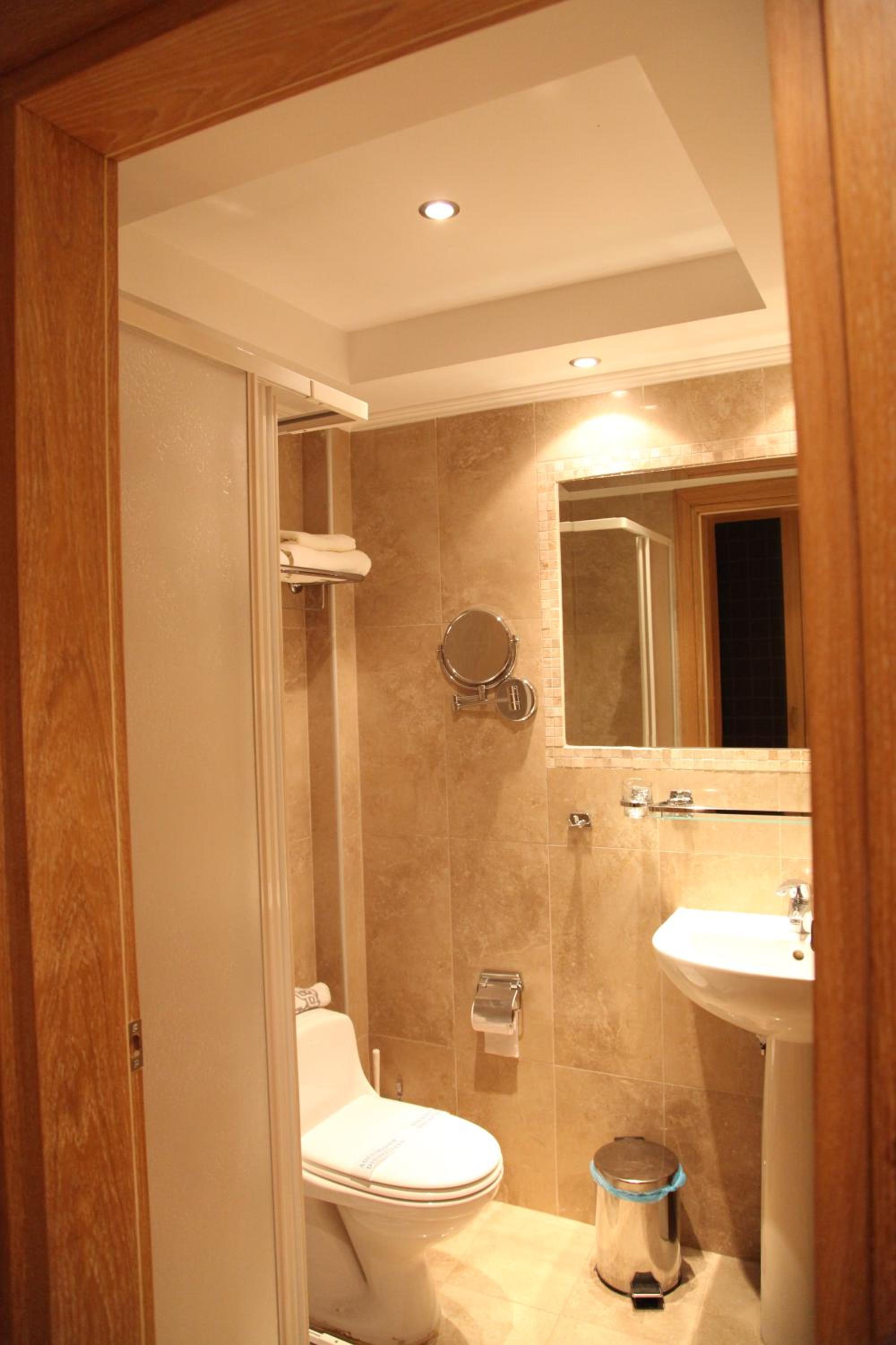 Double or Twin Room - Photo 13