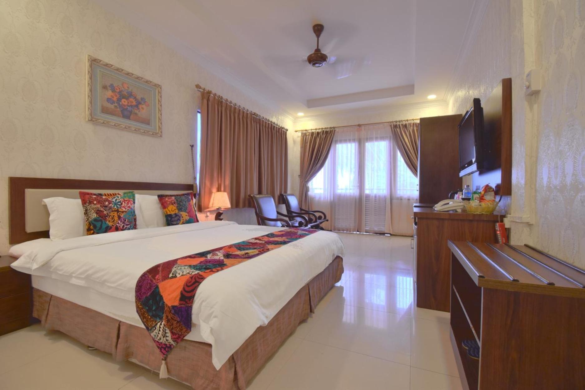 Deluxe Double Room with Partial Sea View photo 1