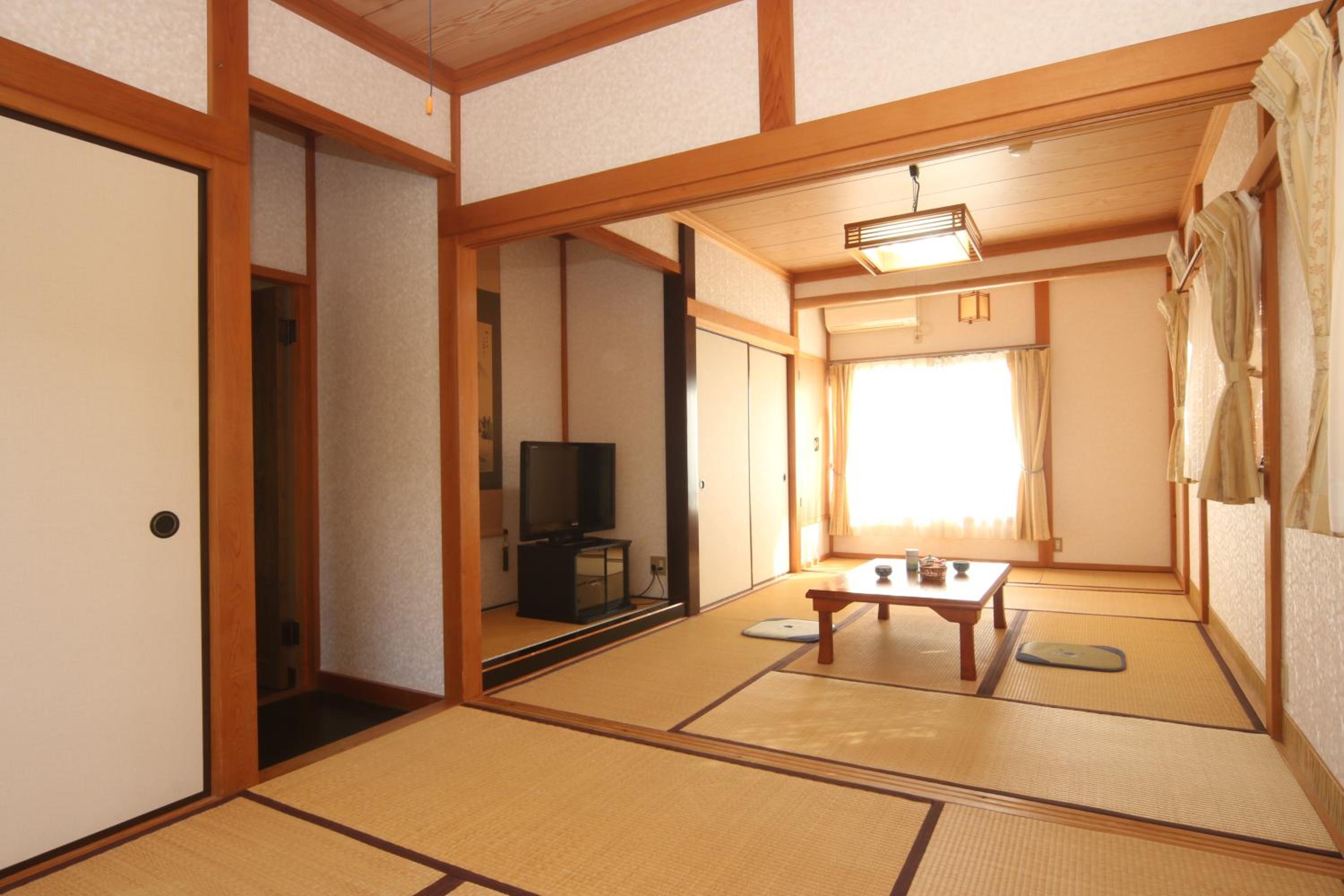 Japanese-Style Quadruple Room photo 3