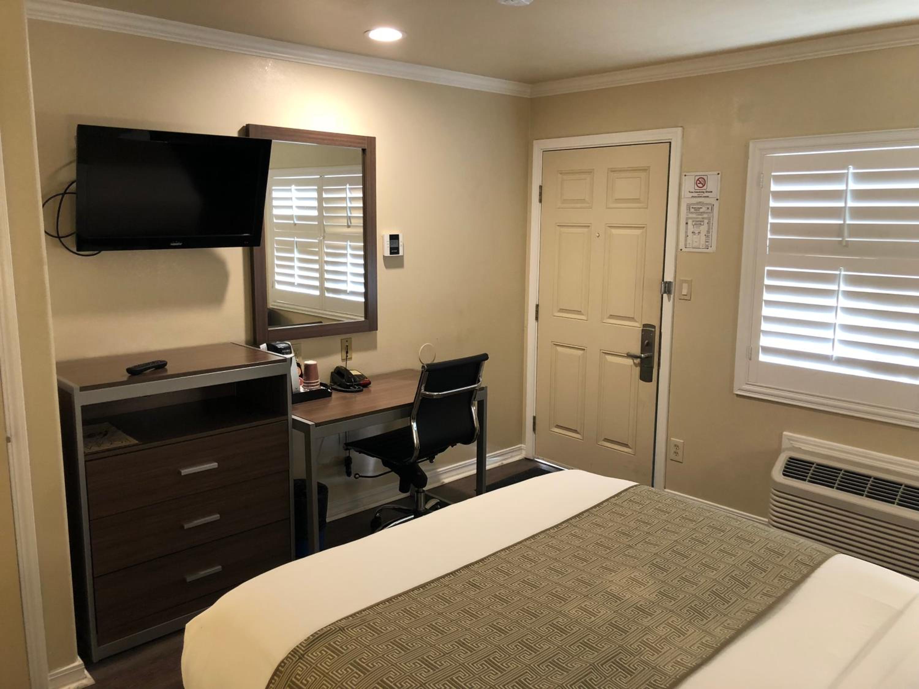 Queen Room - Photo 6
