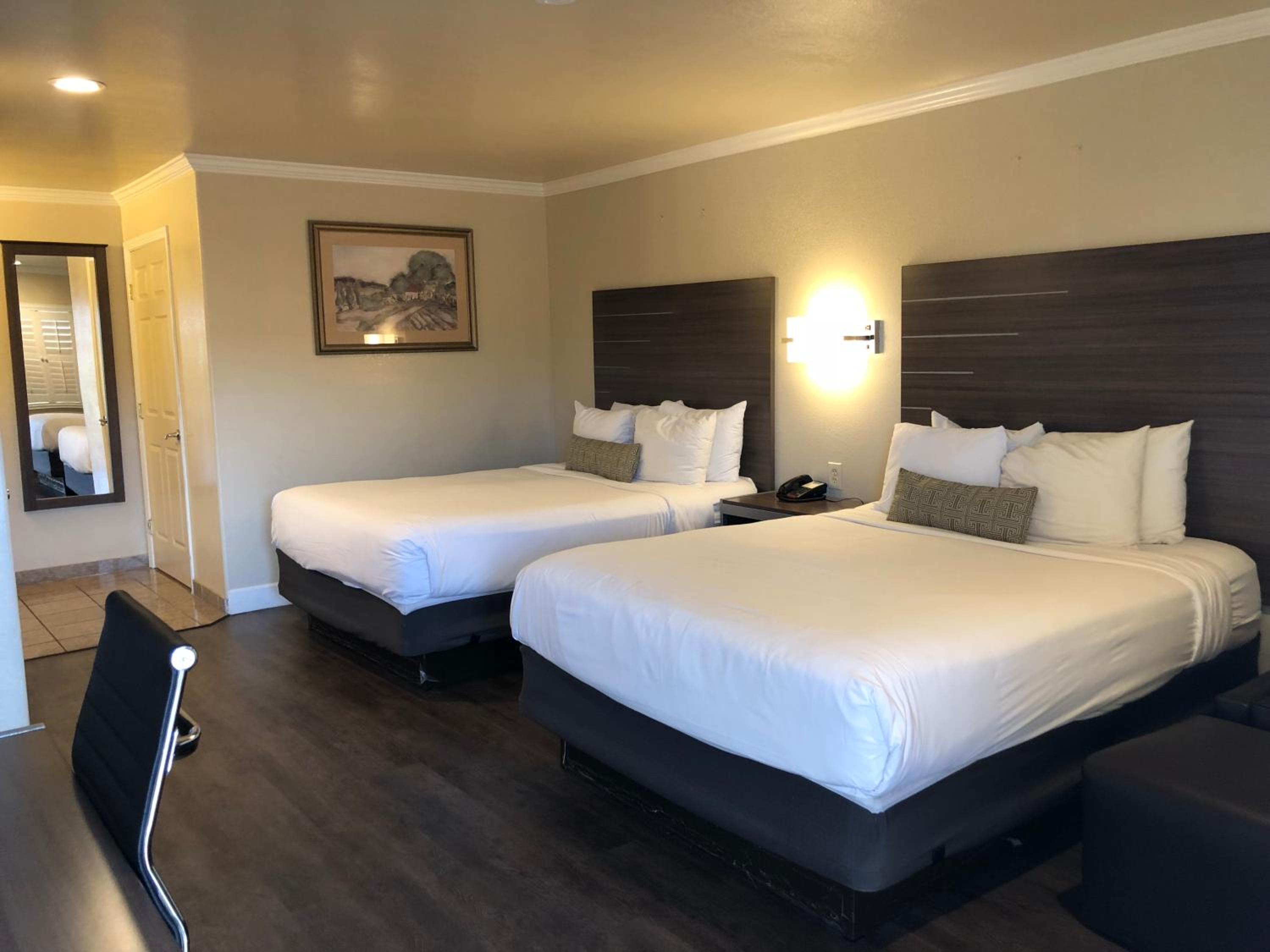 Queen Room with Two Queen Beds - Photo 6