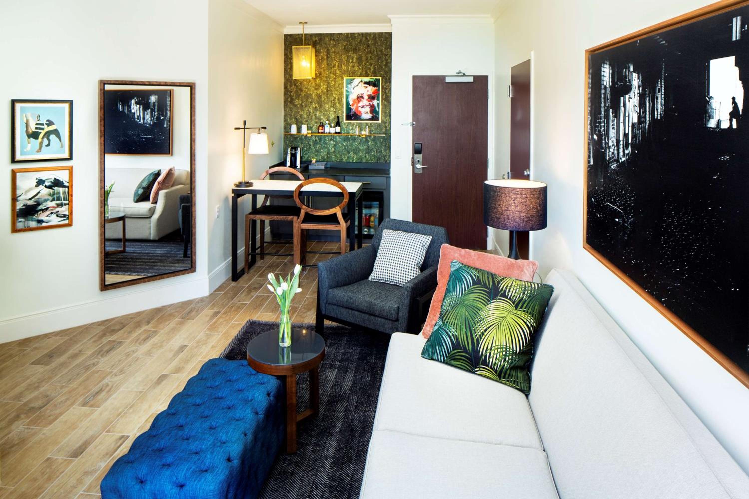 Andaz Suite - Photo 5