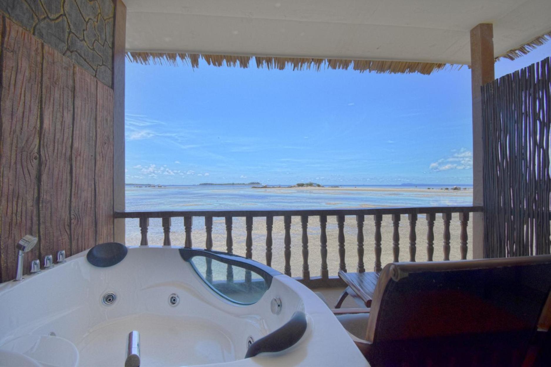 Suite with Hot Tub and Sea View photo 2