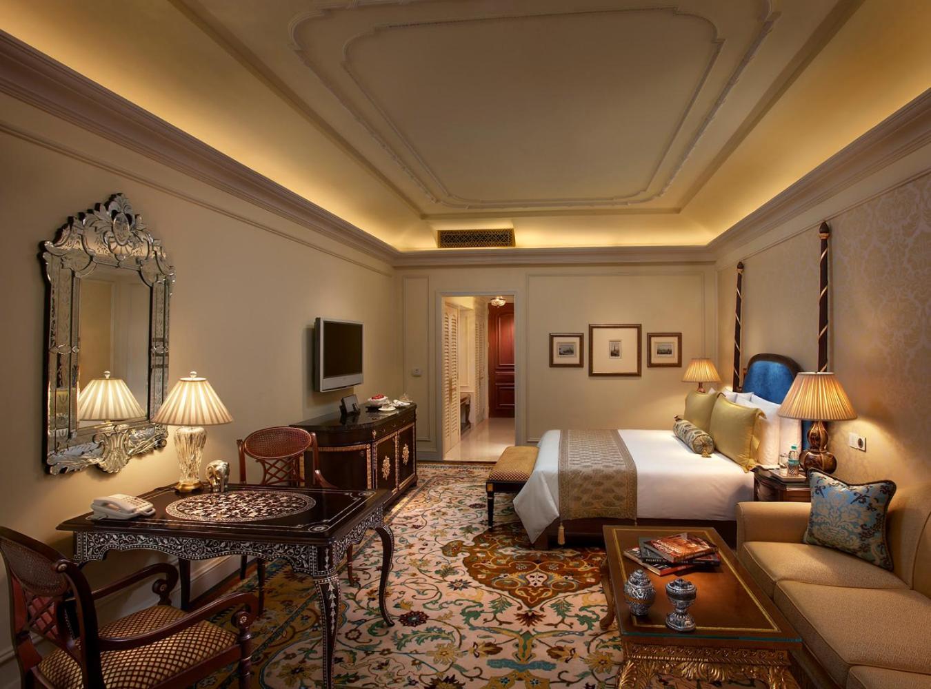 Royal Premiere Room with one way airport transfer