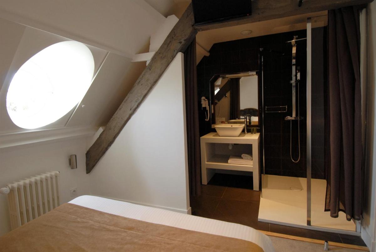 Small Attic Single Room - Main building photo 3
