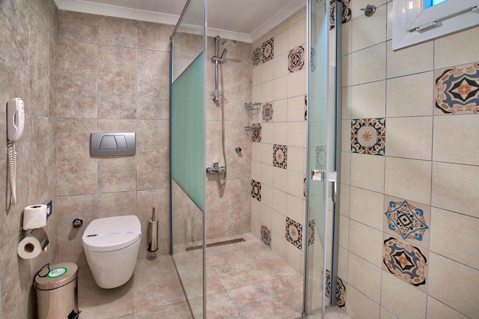 Double or Twin Room (2 Adults + 2 Children) photo 3