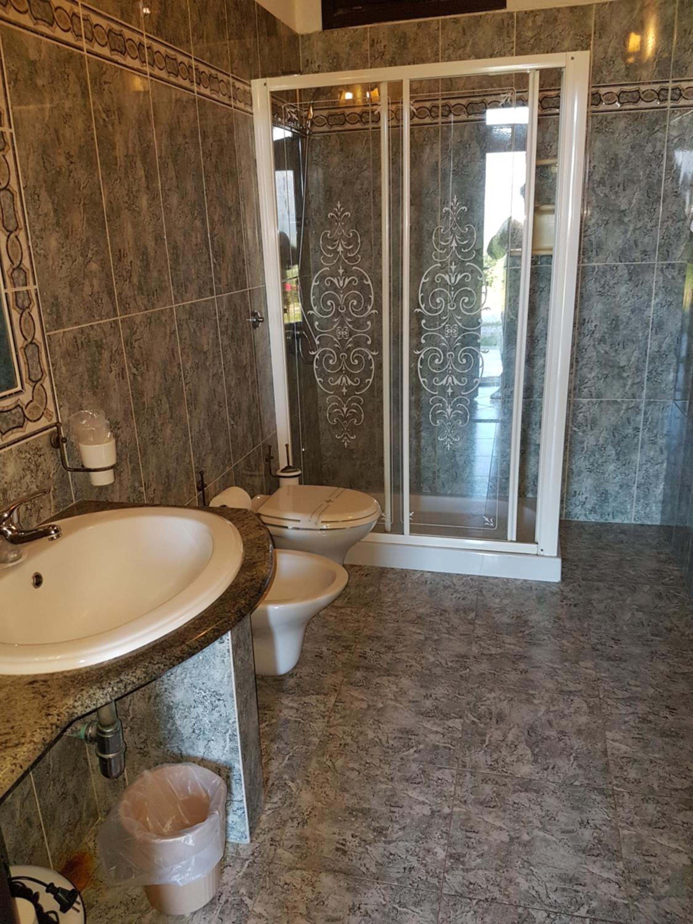 Double Room - Photo 6