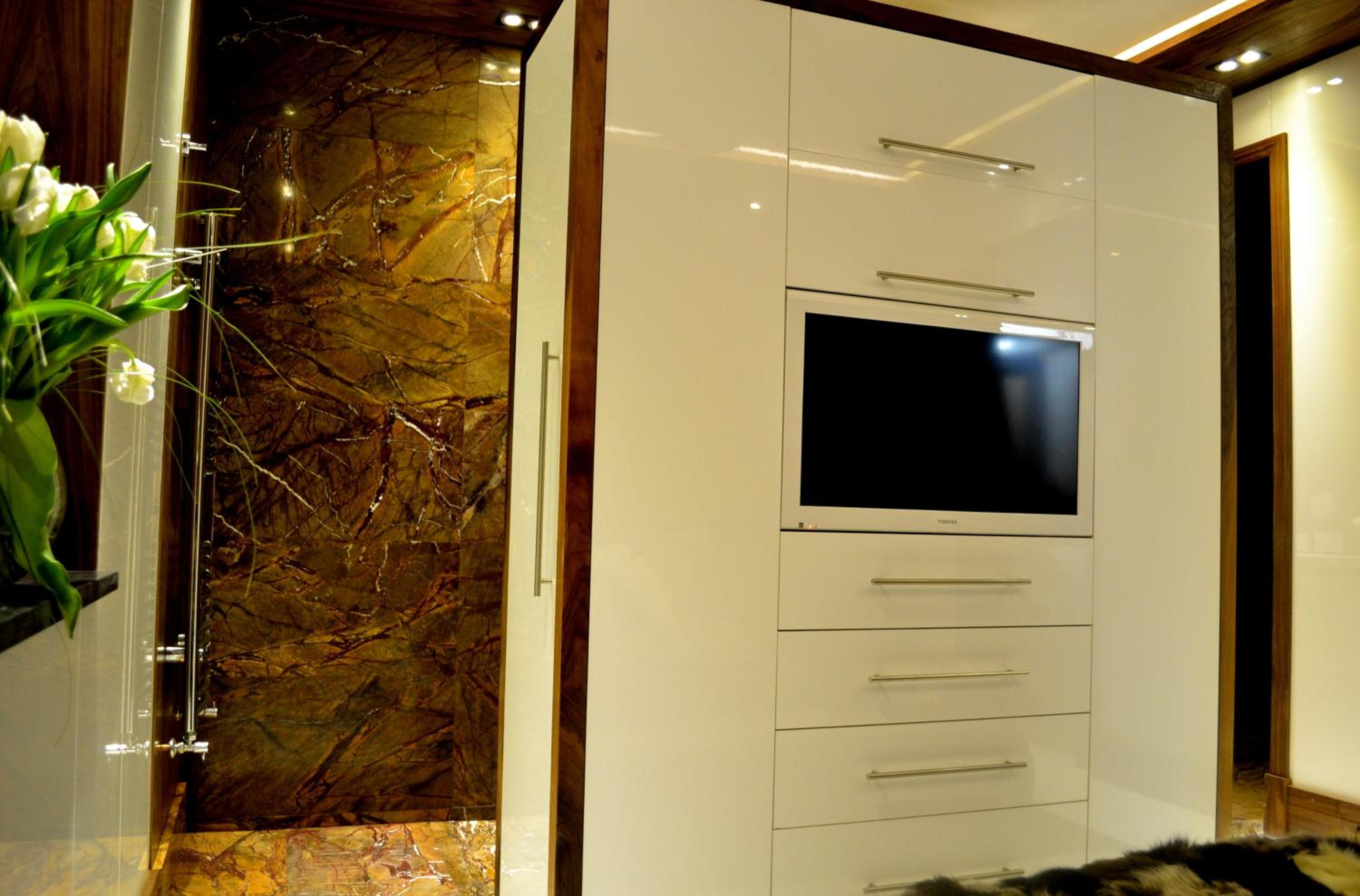 Two-Bedroom Apartment - Photo 7