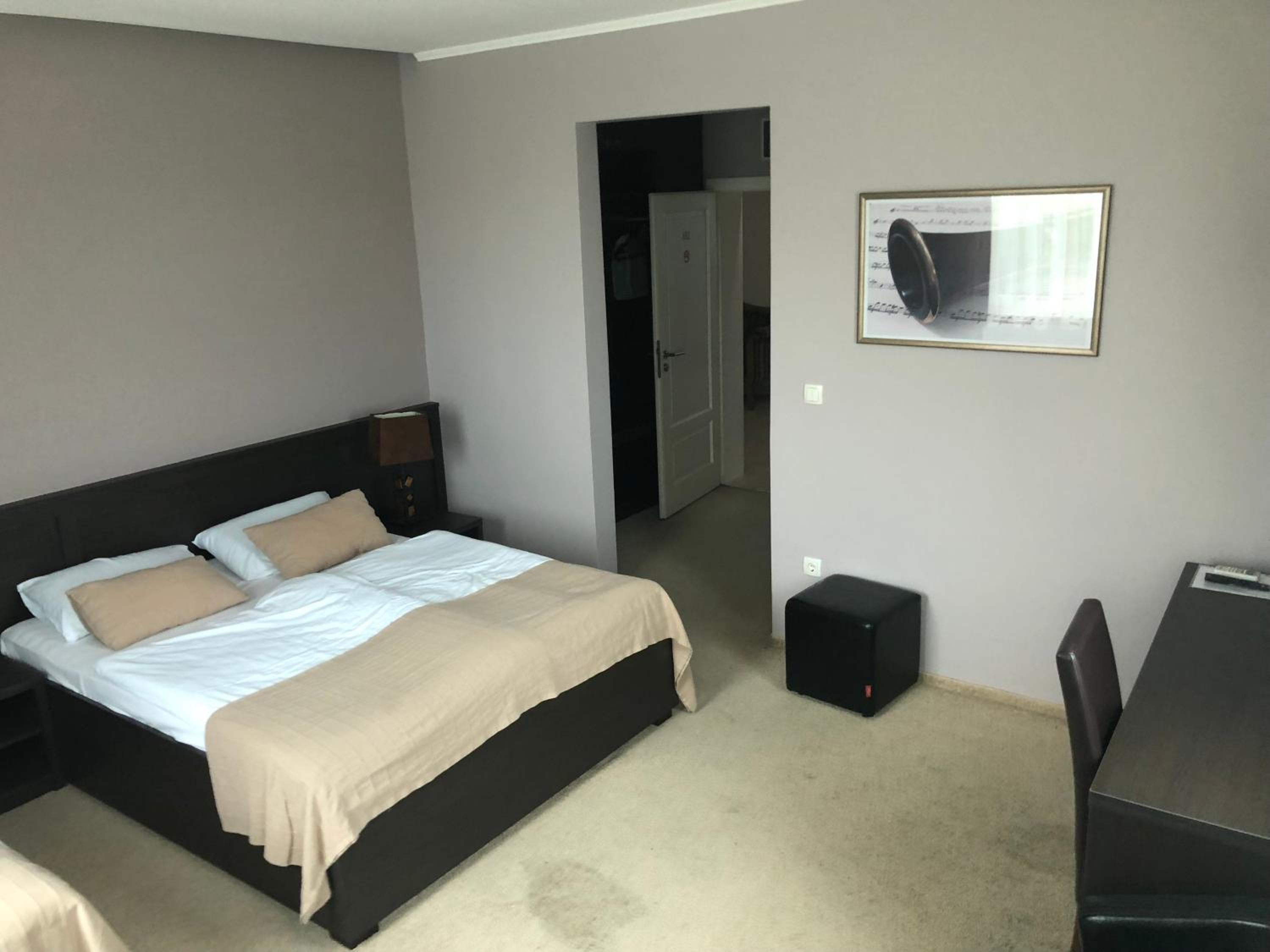 Deluxe Double Room with Shower