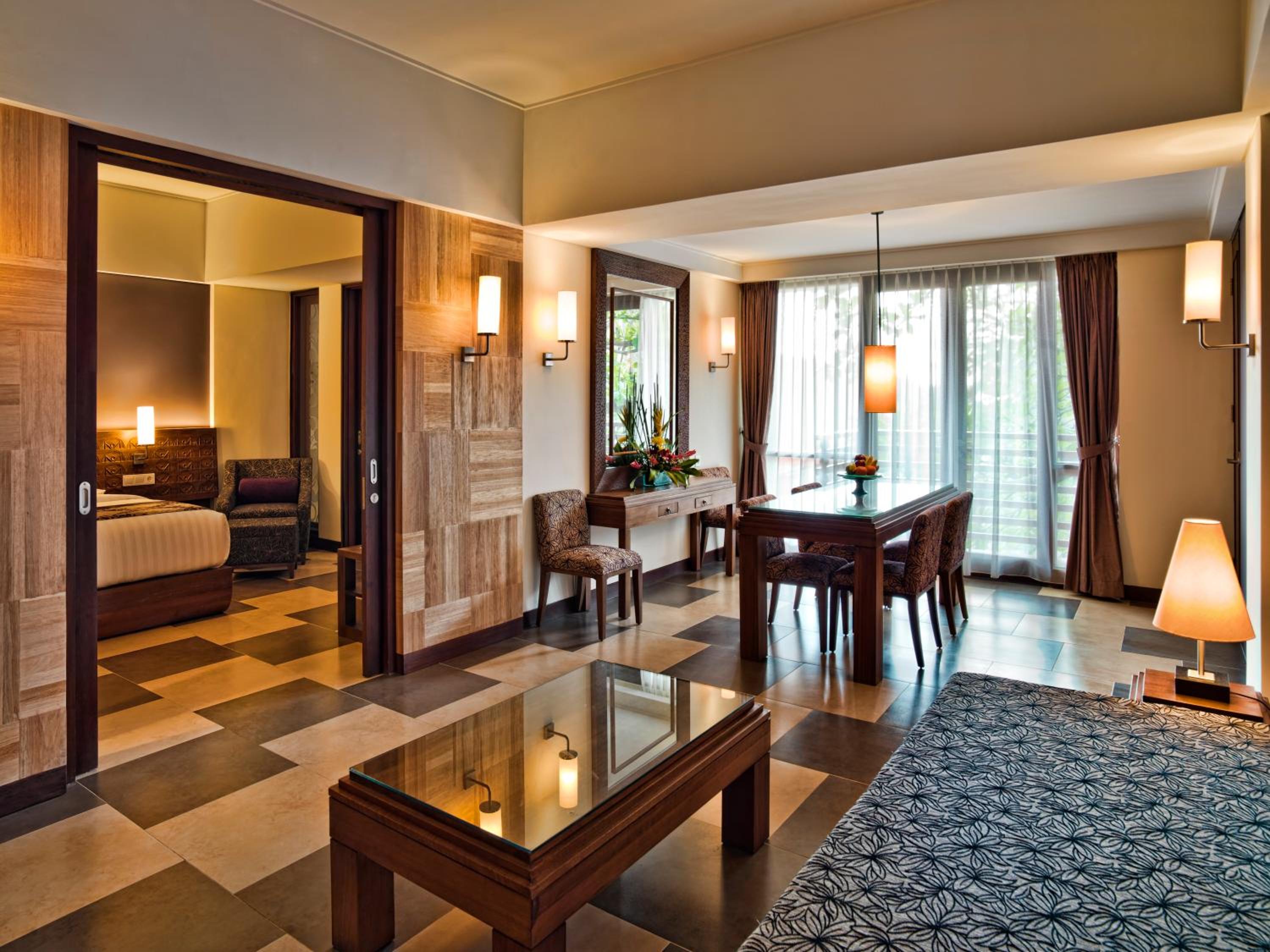 Suite - Photo 1