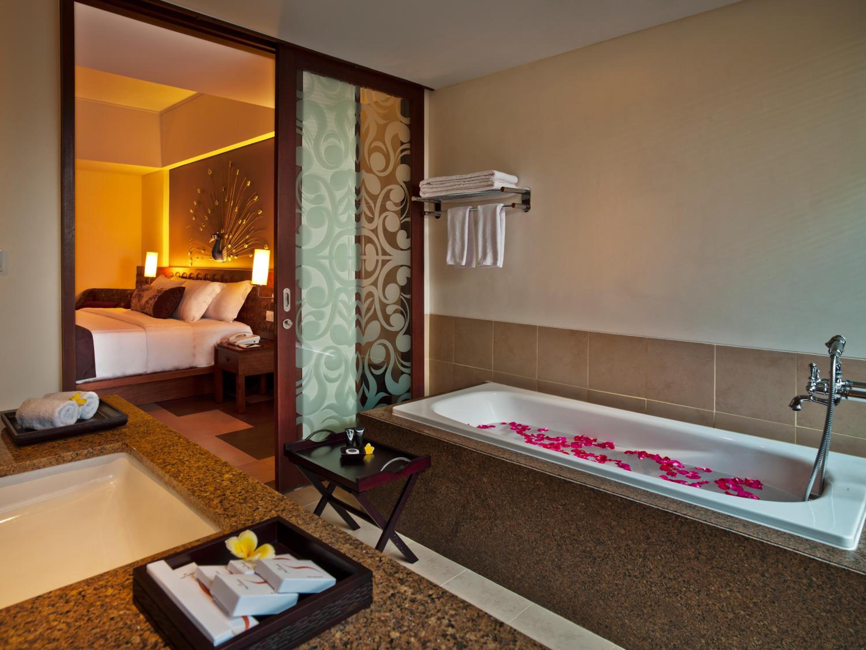 Suite - Photo 2