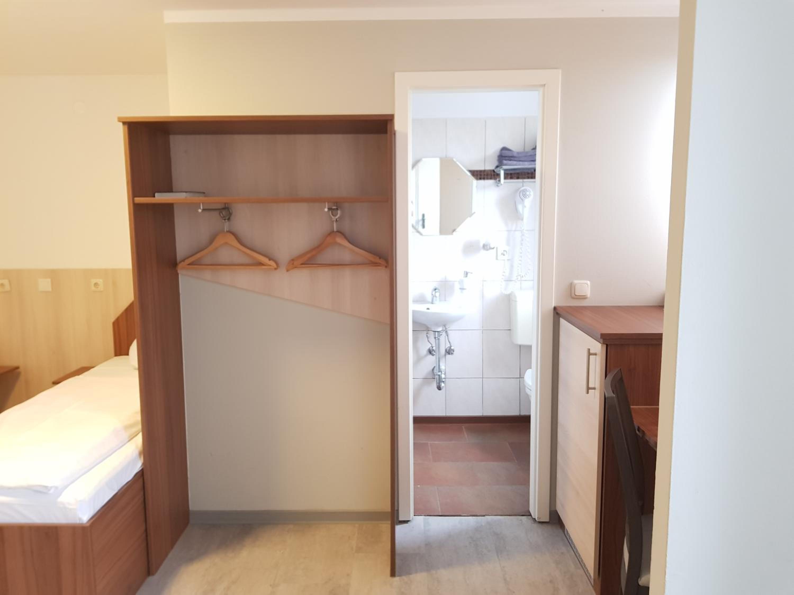 Classic Triple Room - Photo 2