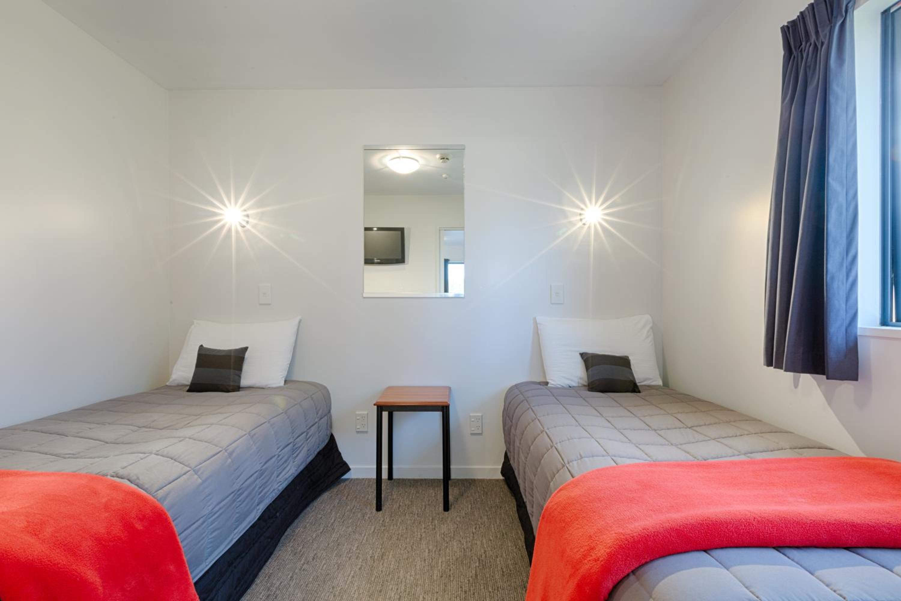 One Bedroom Apartment - Photo 2