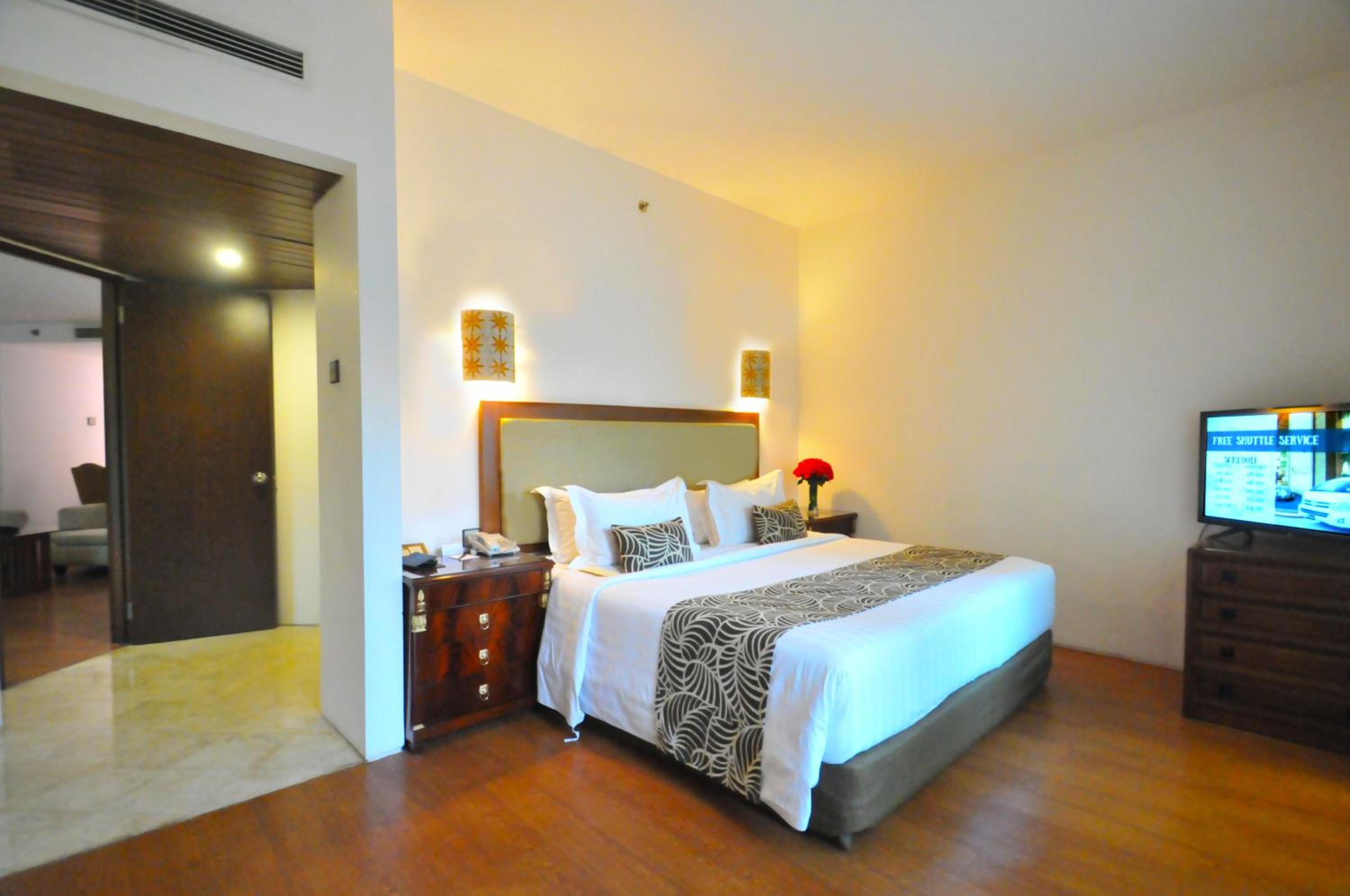 Suite Room with Free Airport Transfer