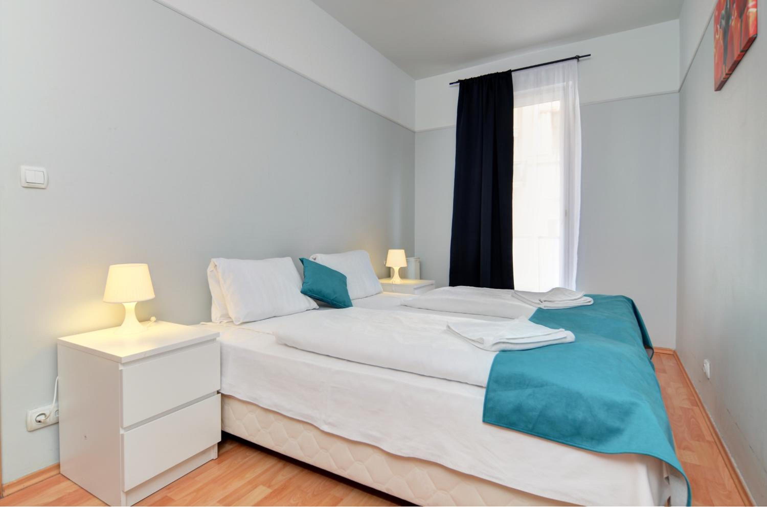 One-Bedroom Apartment - Photo 1
