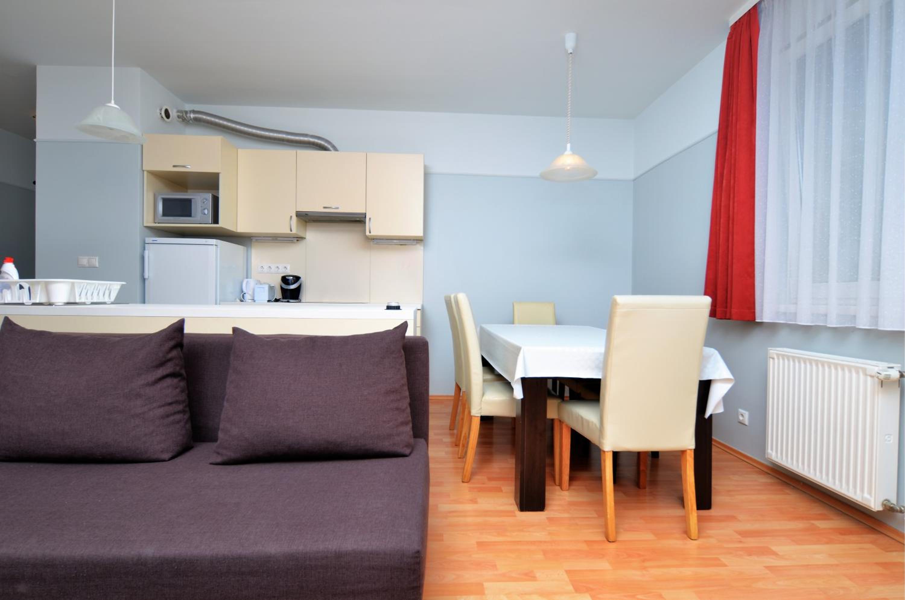 Two-Bedroom Apartment with Balcony - Photo 6