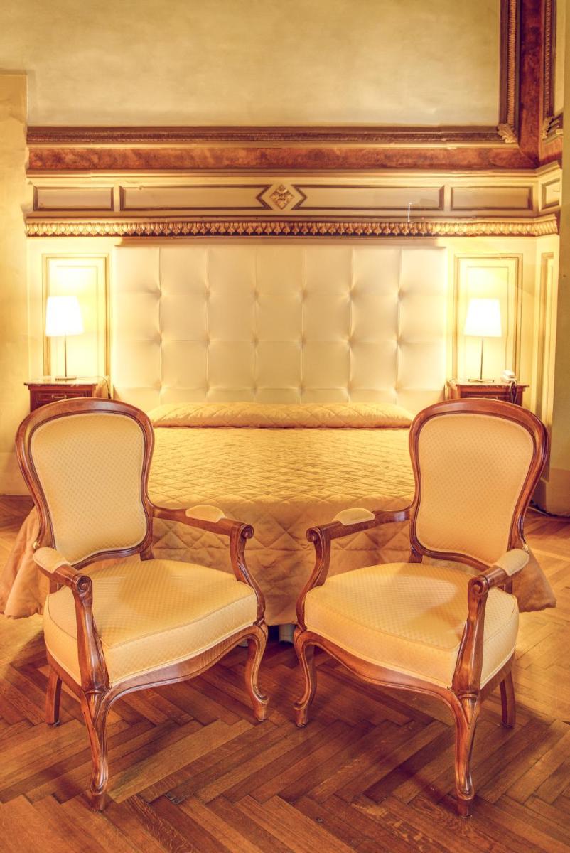 Premium King Room photo 3