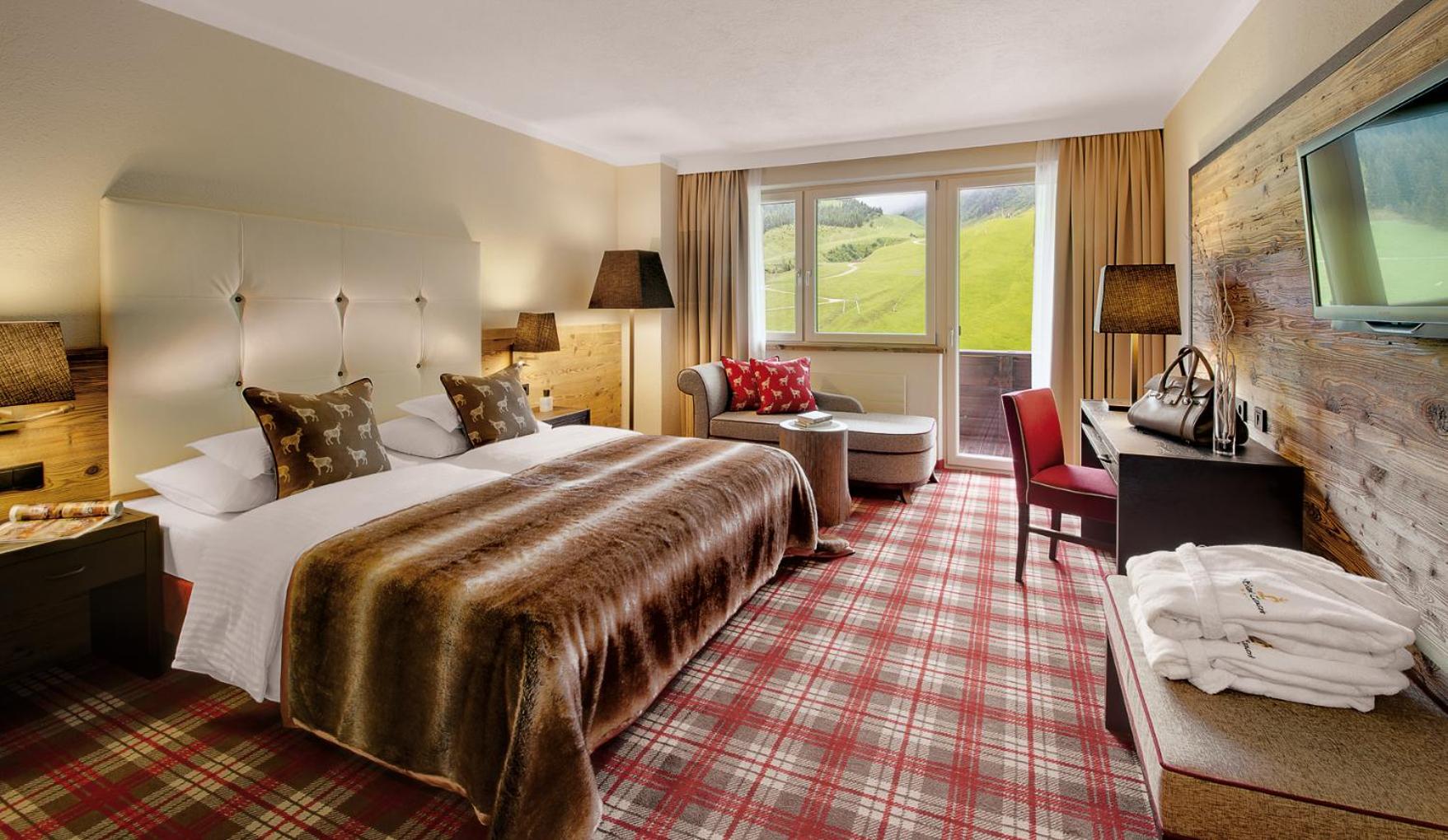 Double Room with Mountain View - Photo 1