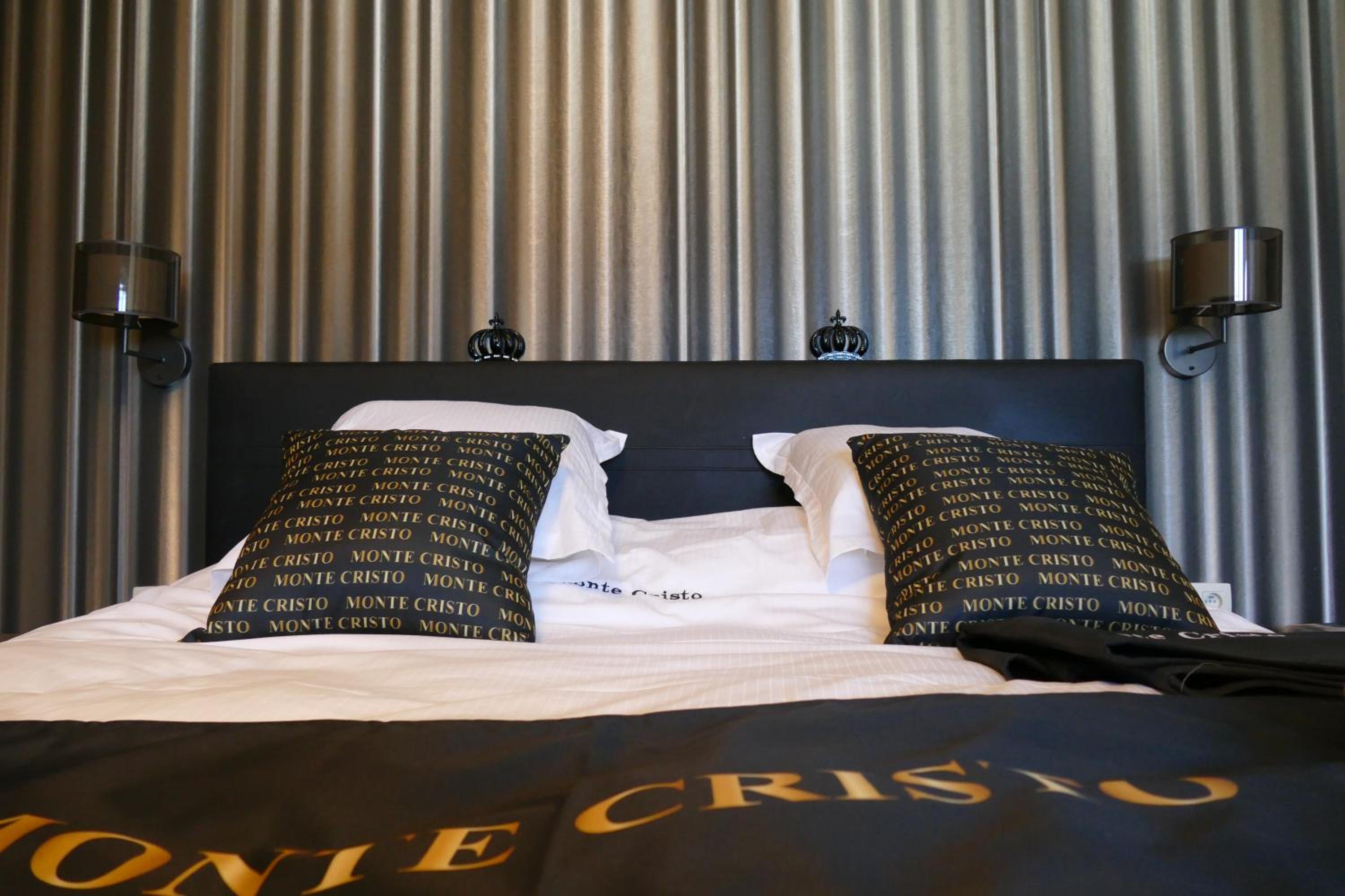 Deluxe Double Room - Photo 9