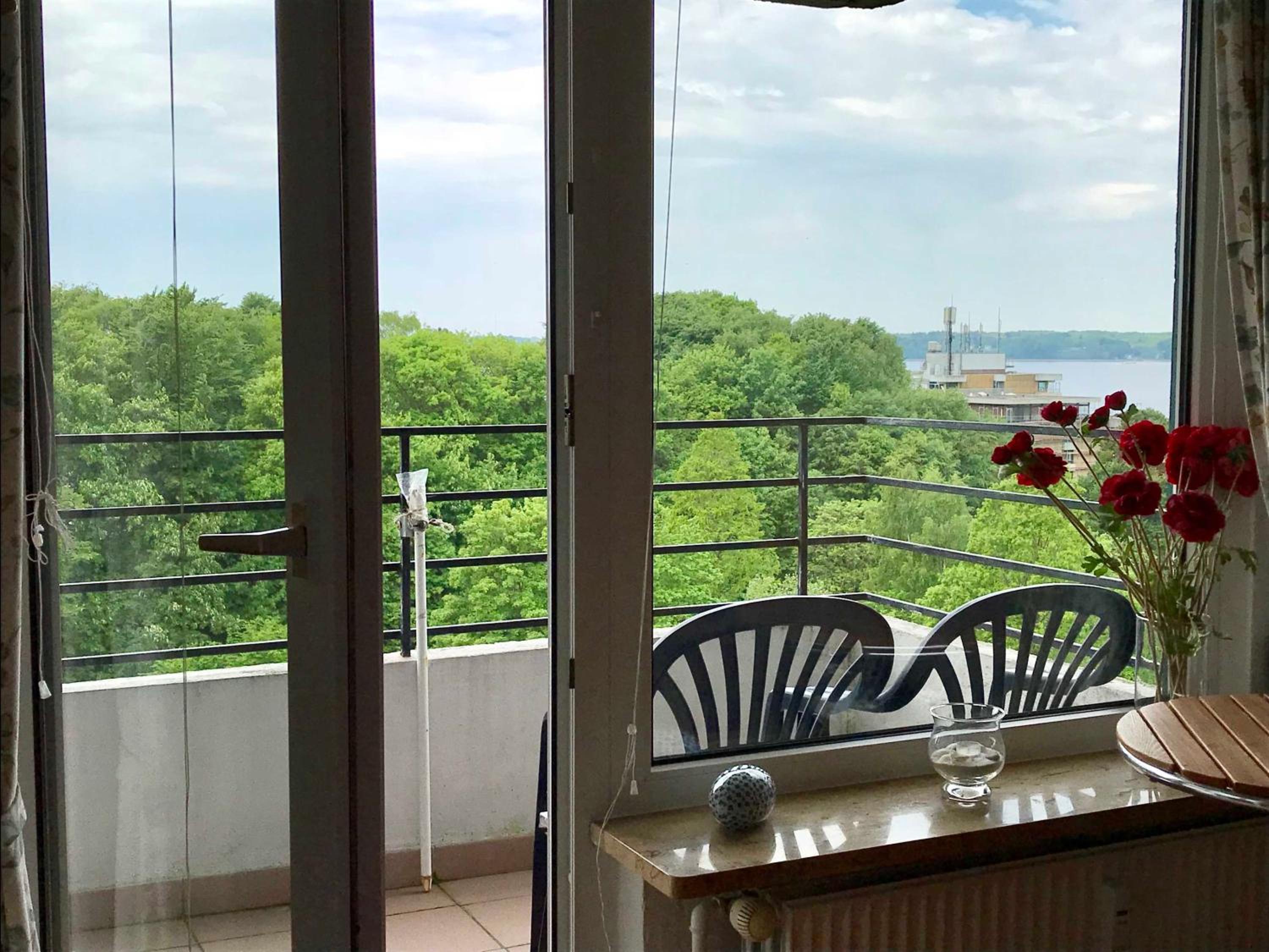 One-Bedroom Apartment with Balcony photo 2