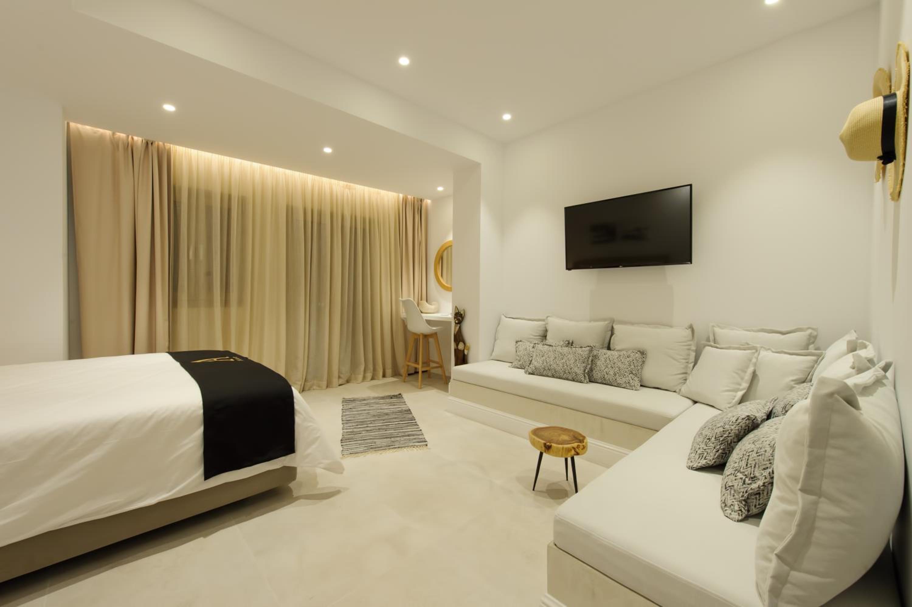 One-Bedroom Suite photo 2
